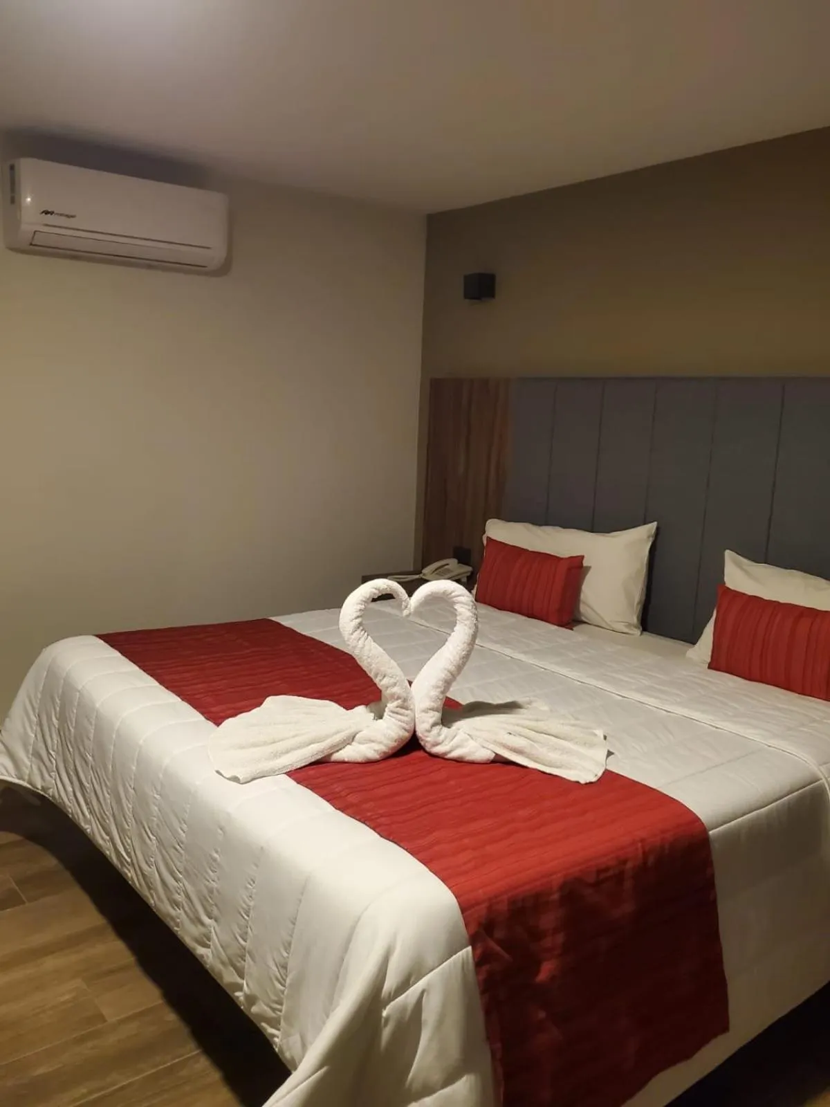 Restaurant/places to eat, Bed in Hotel Granada