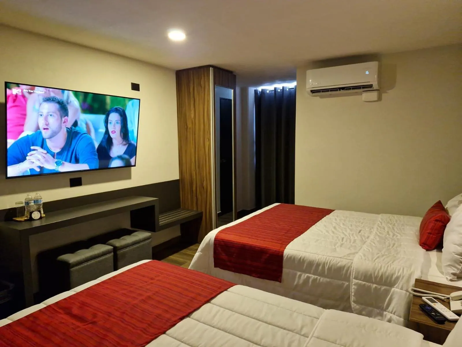 Restaurant/places to eat, Bed in Hotel Granada