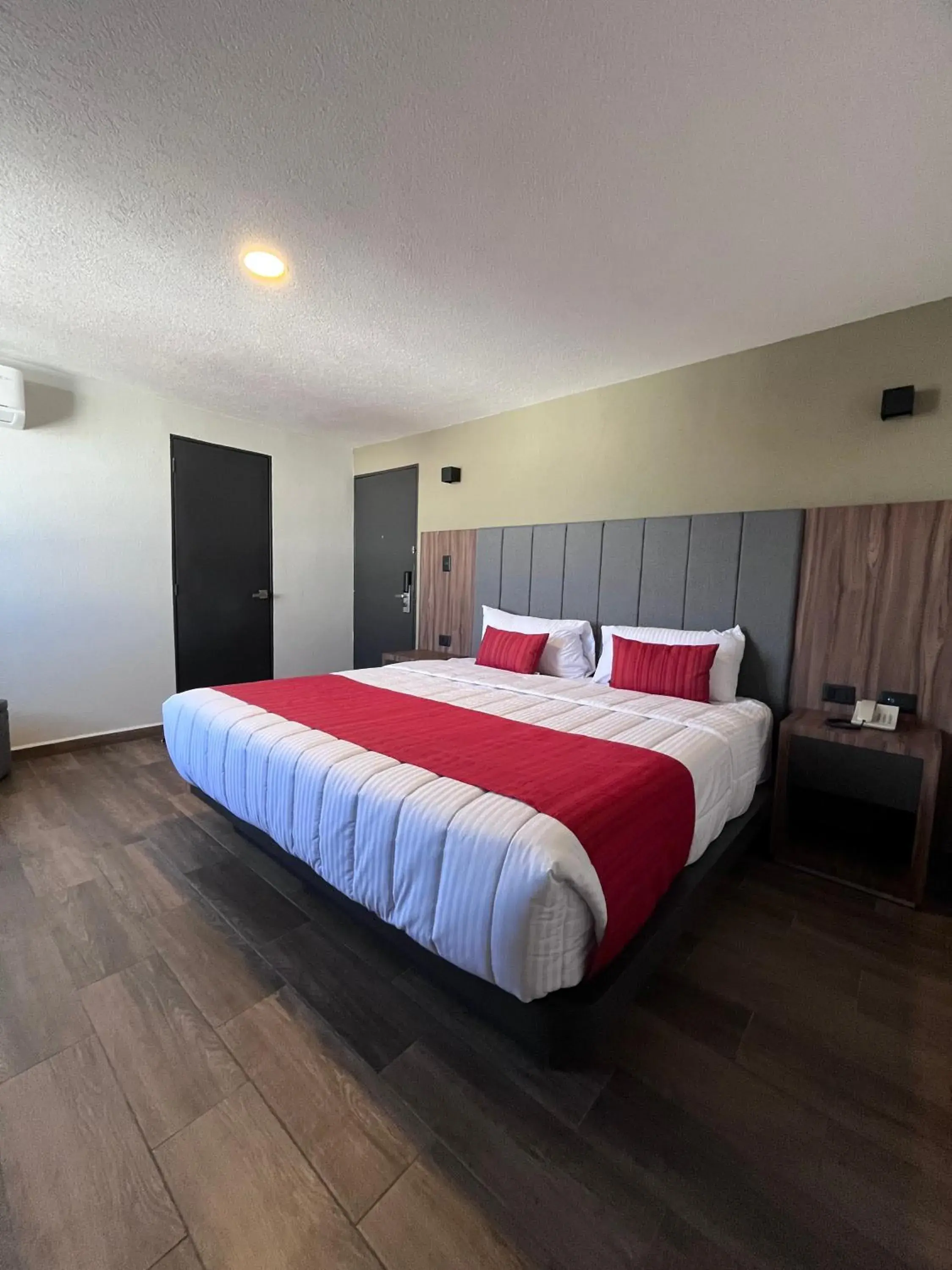 Executive Suite - single occupancy in Hotel Granada Executive Suite - single occupancy in Hotel Granada