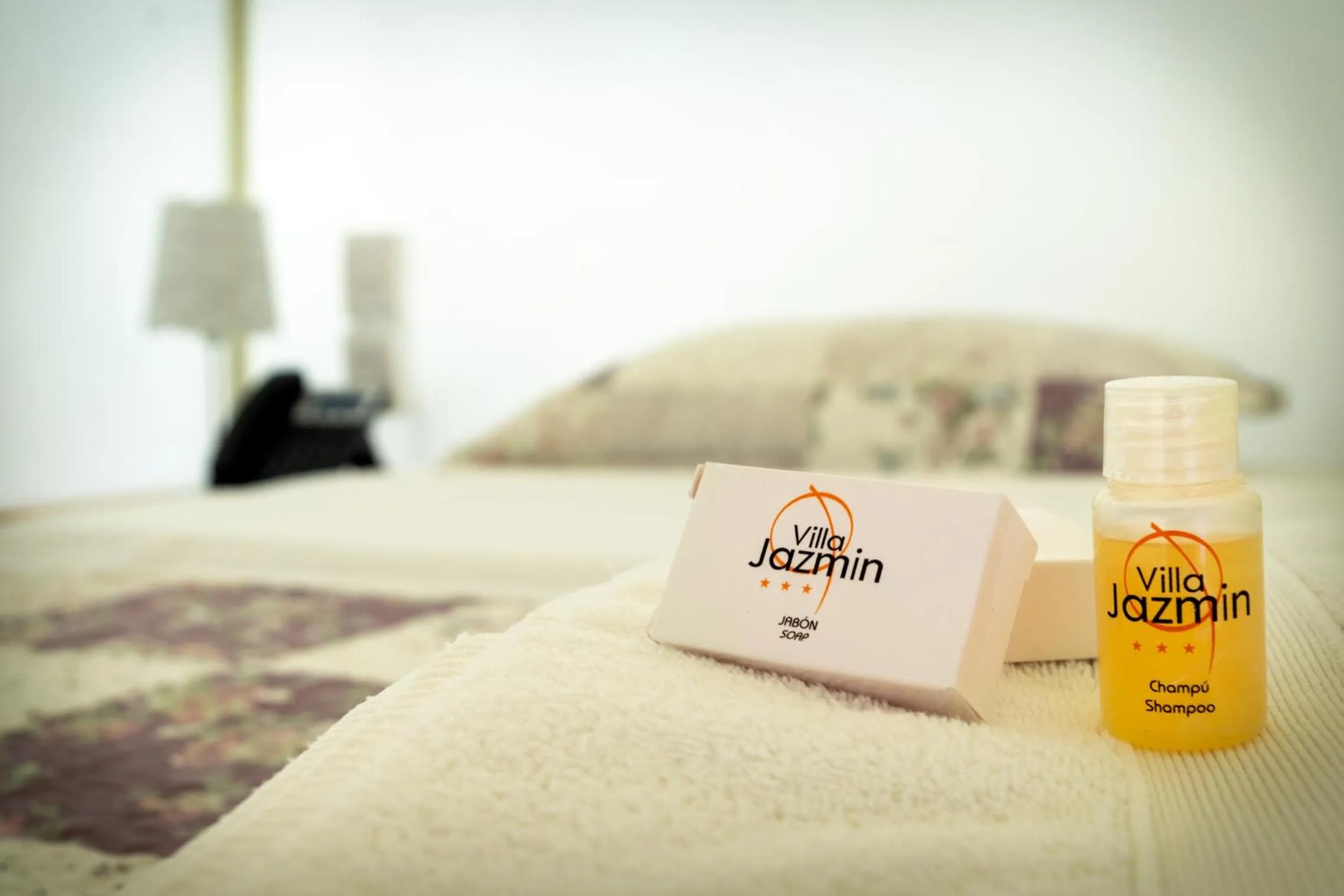 Property logo or sign, Bed in Hotel Villa Jazmin