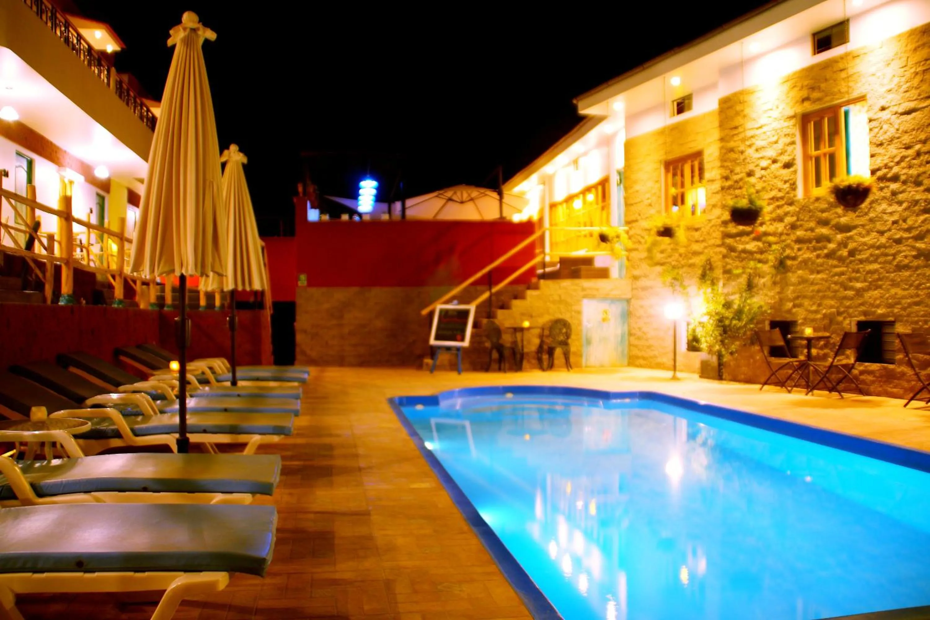 Night in Hotel Villa Jazmin