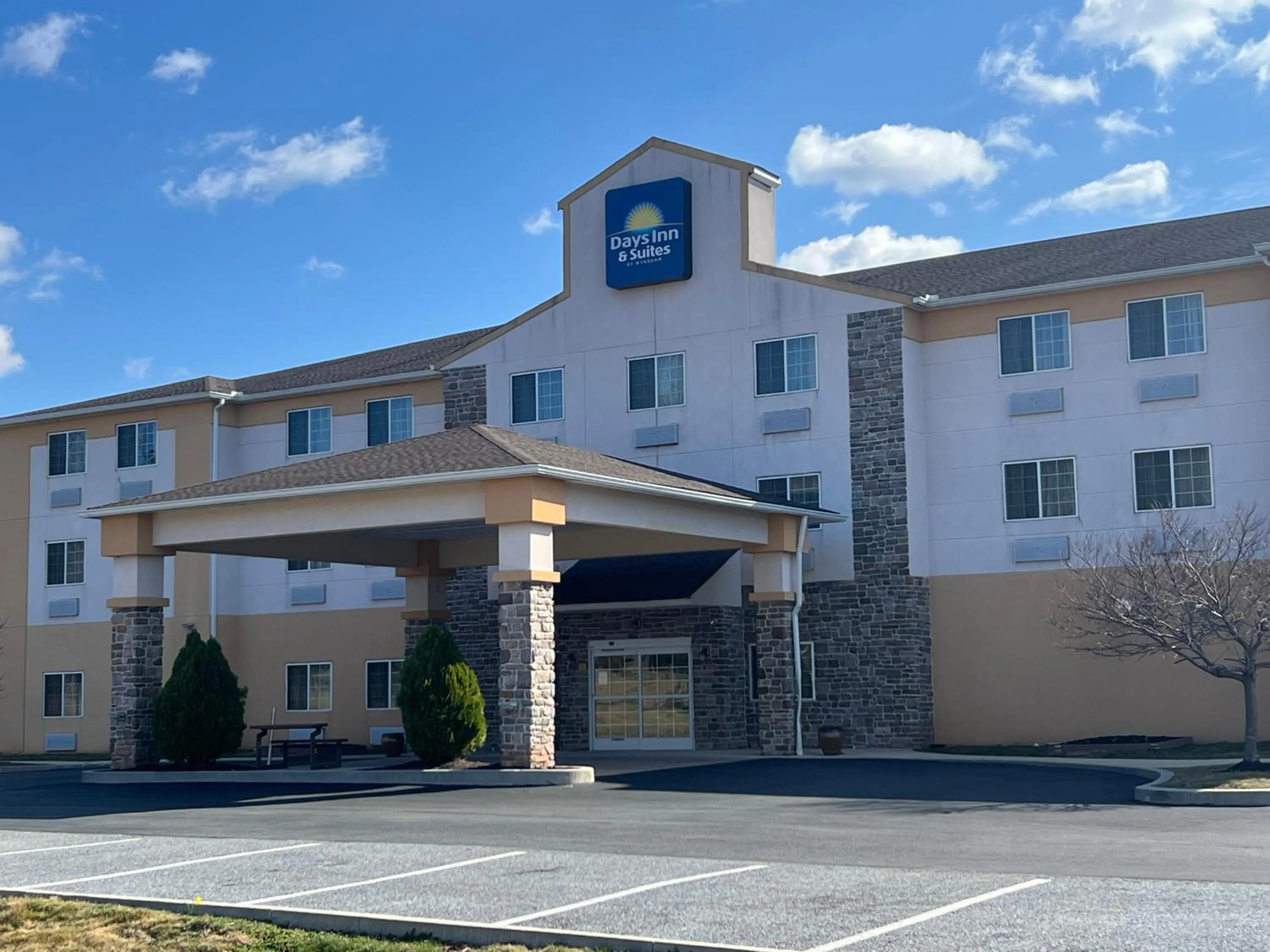 Property building in Comfort Inn and Suites Manheim