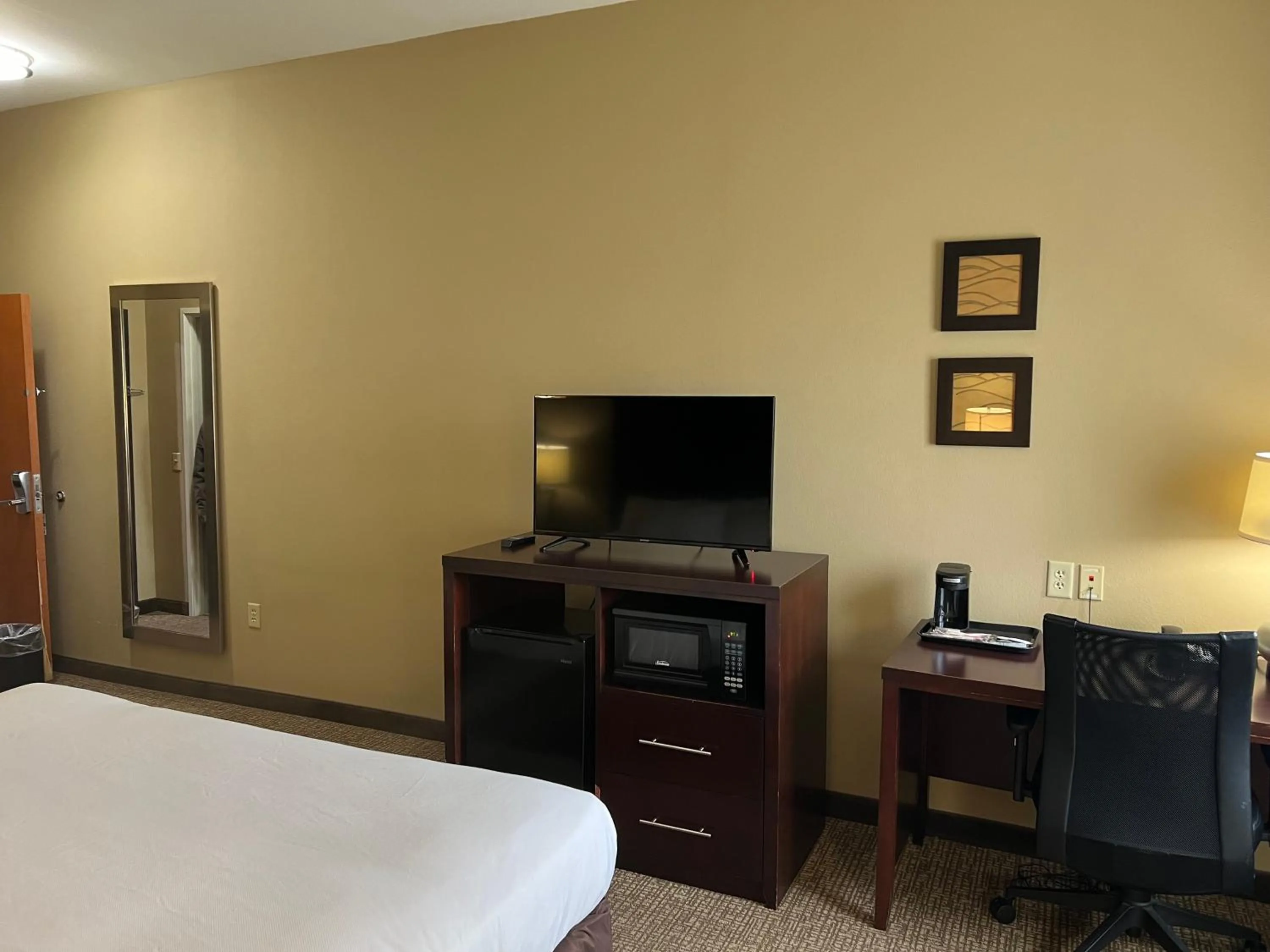 Bed in Comfort Inn and Suites Manheim