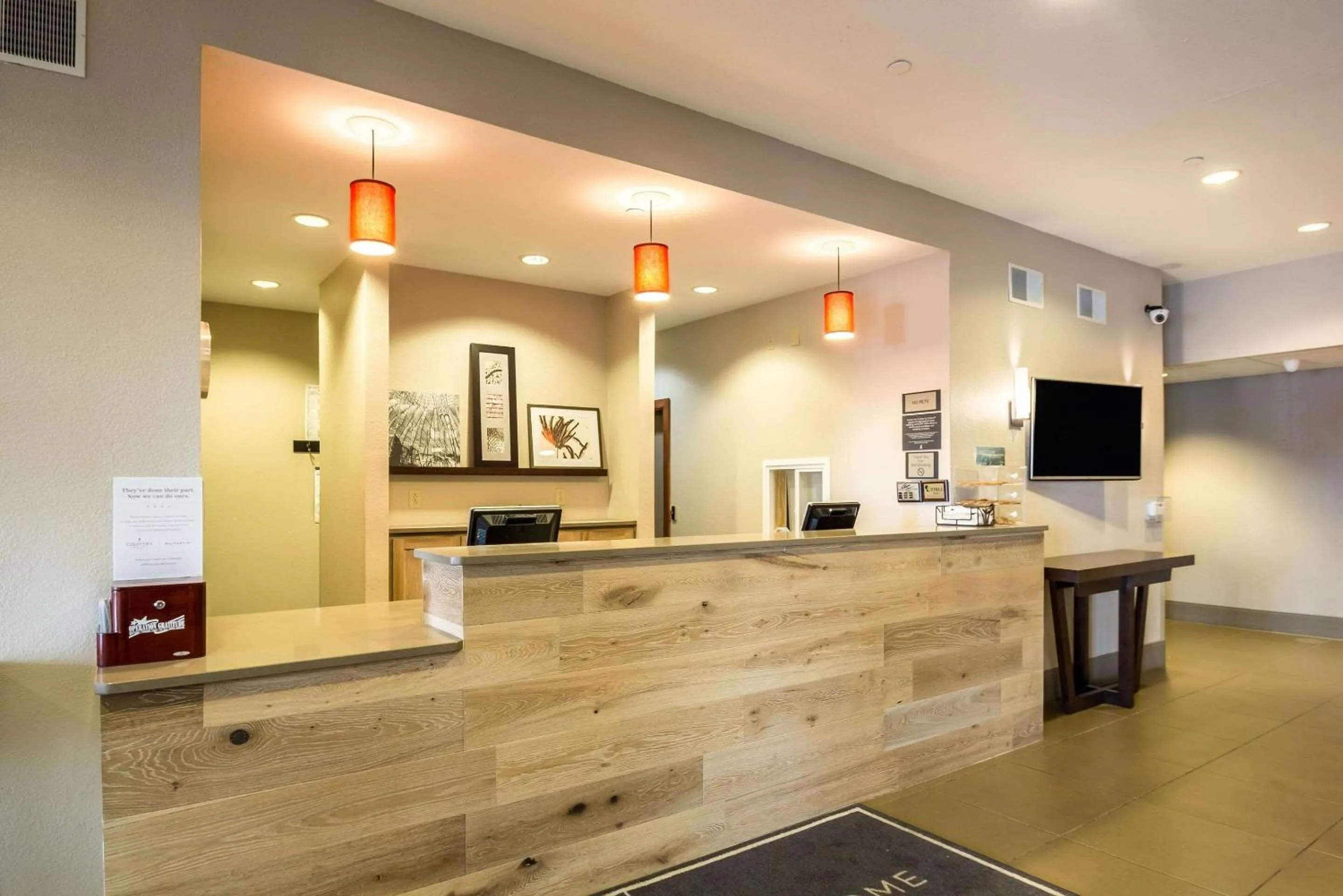 Lobby or reception in Country Inn & Suites by Radisson, Fond du Lac, WI