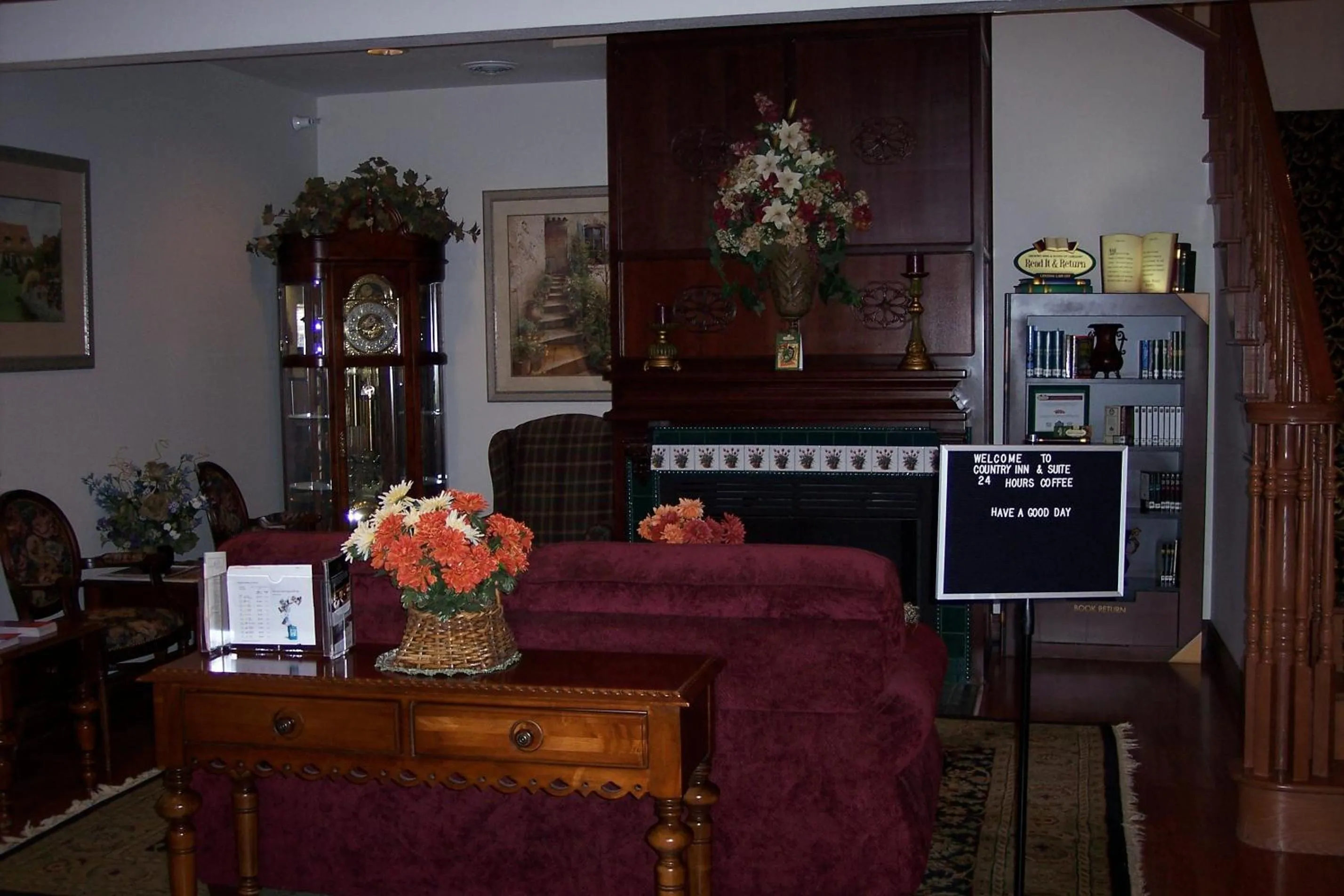 Lobby or reception in Country Inn & Suites by Radisson, Elkhart North, IN