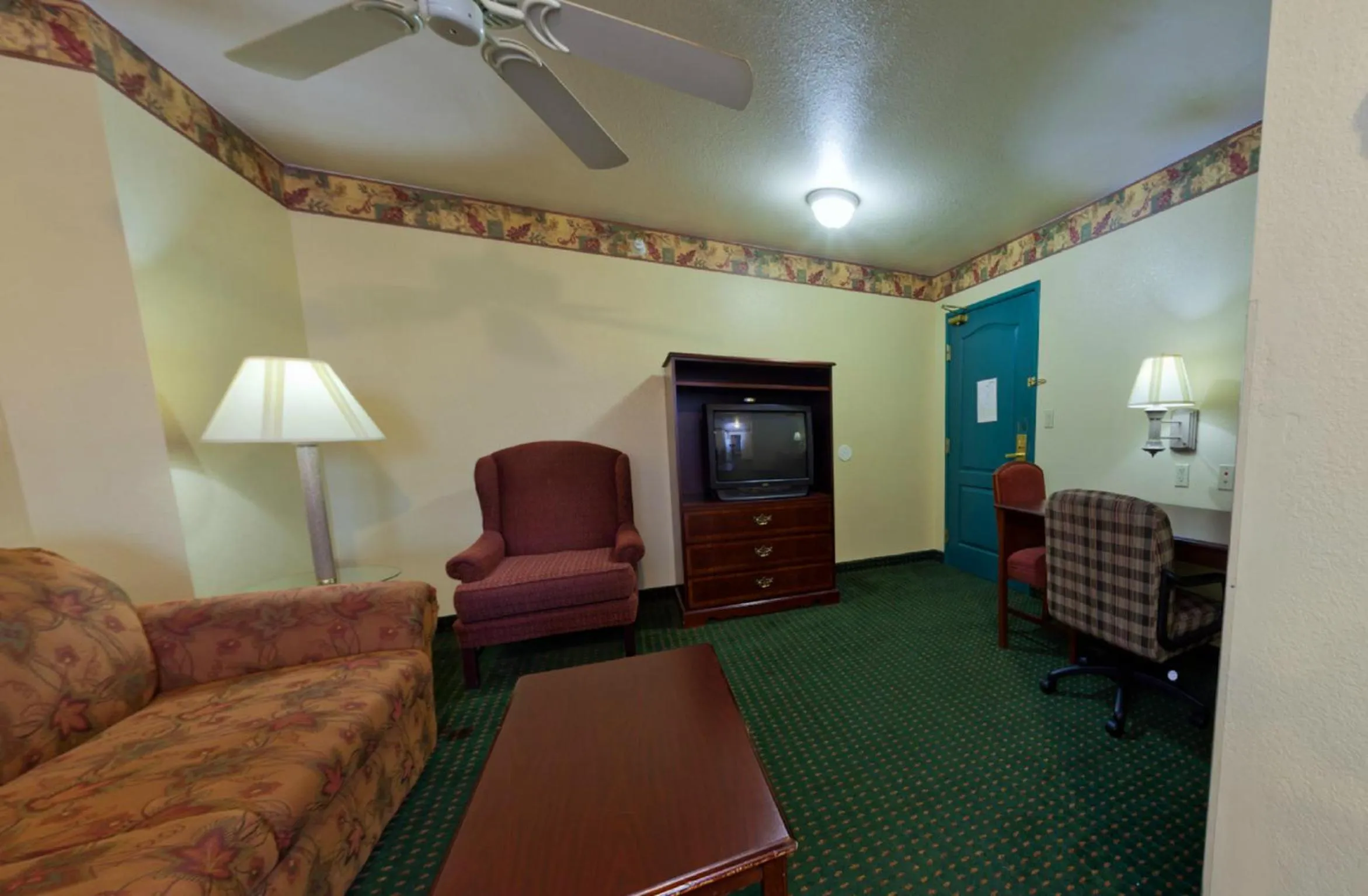 Bedroom in Country Inn & Suites by Radisson, Elkhart North, IN