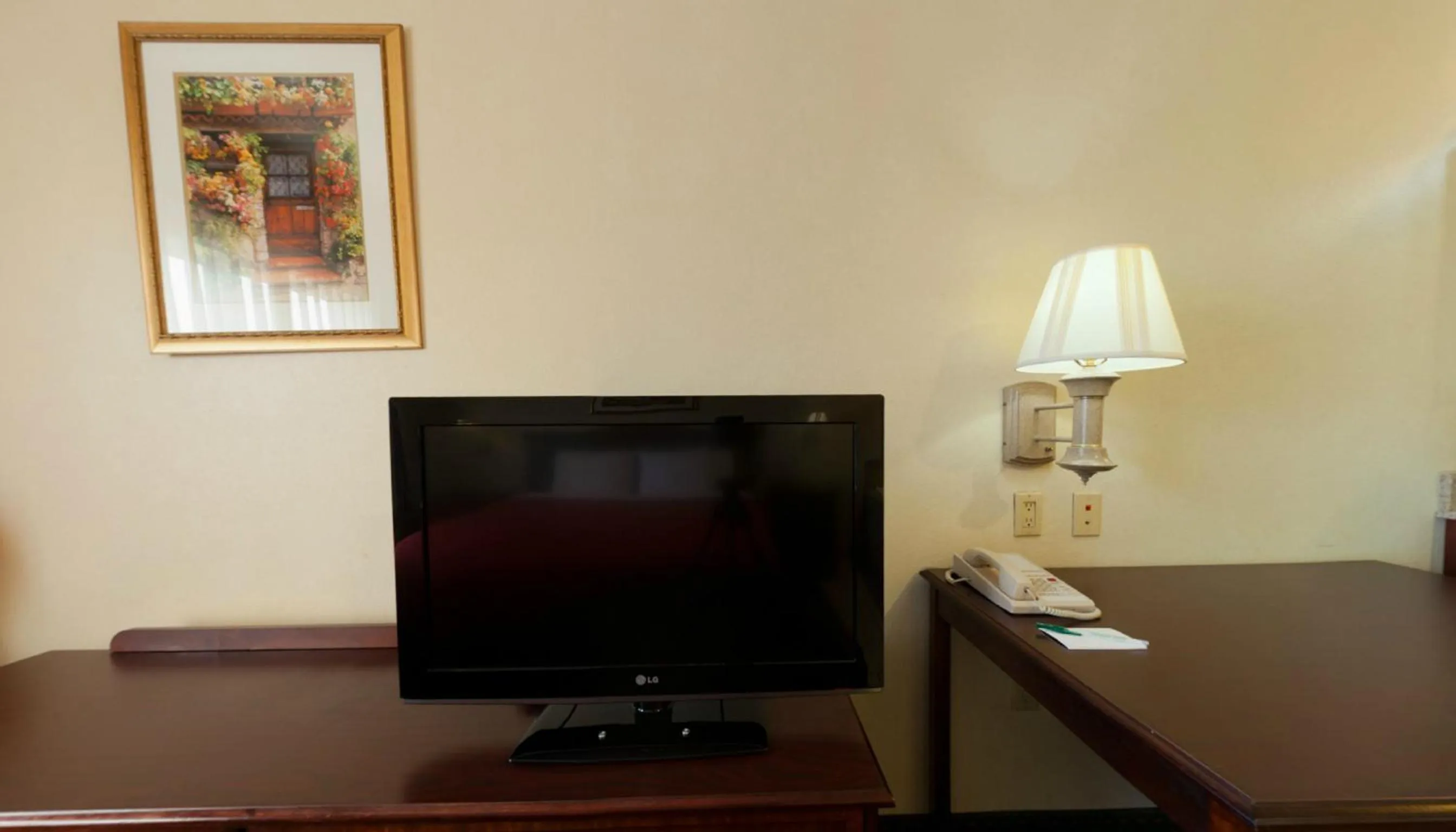 Decorative detail in Country Inn & Suites by Radisson, Elkhart North, IN