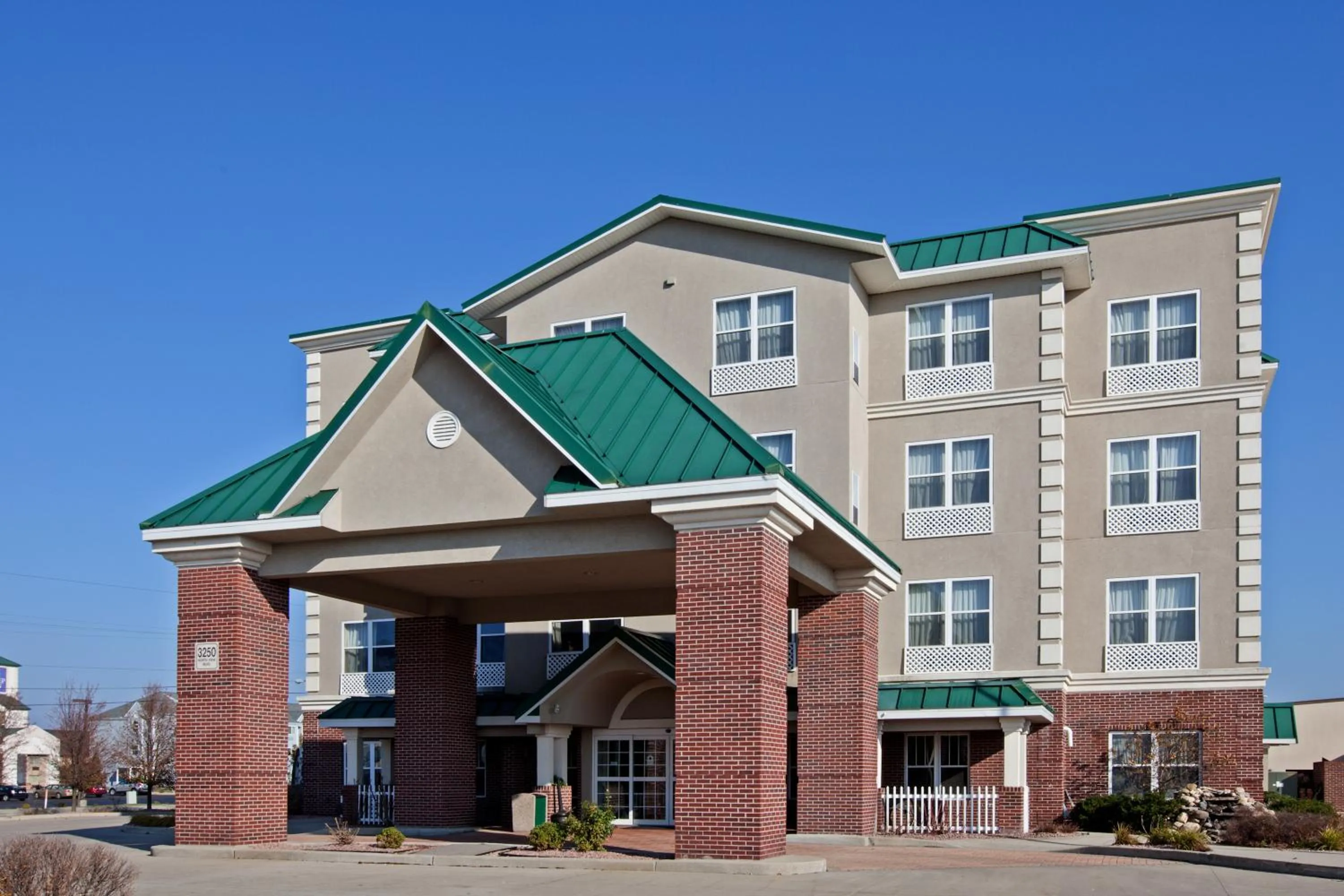 Facade/entrance in Country Inn & Suites by Radisson, Elkhart North, IN