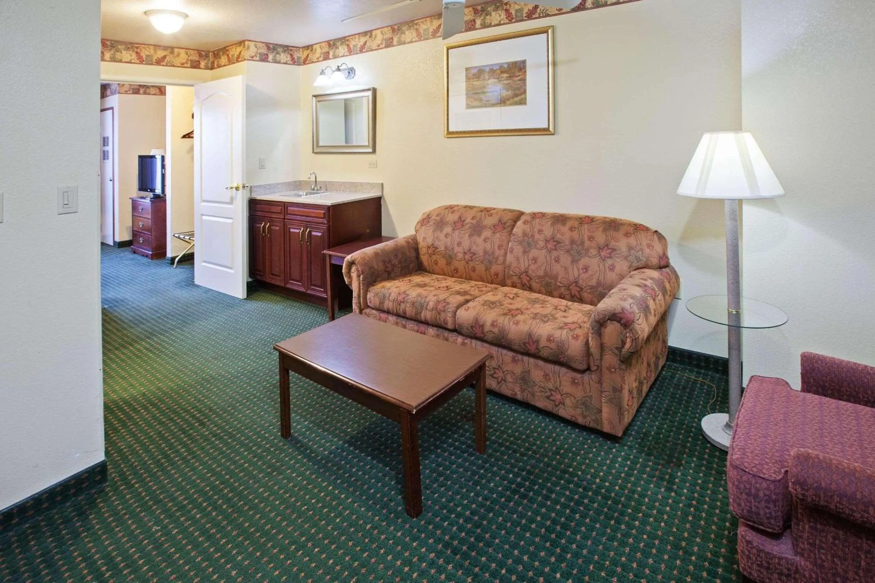 Bedroom in Country Inn & Suites by Radisson, Elkhart North, IN