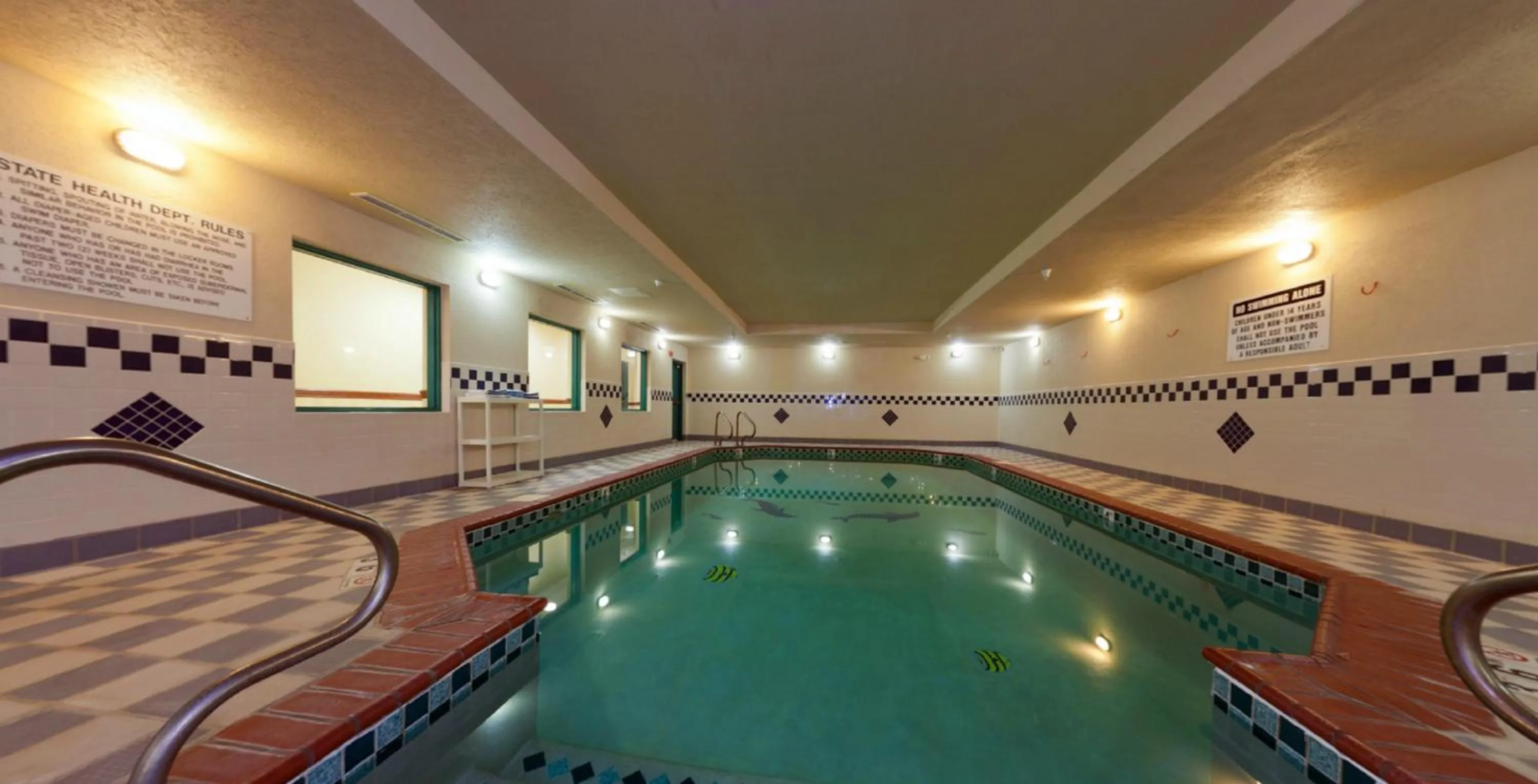 Swimming pool in Country Inn & Suites by Radisson, Elkhart North, IN