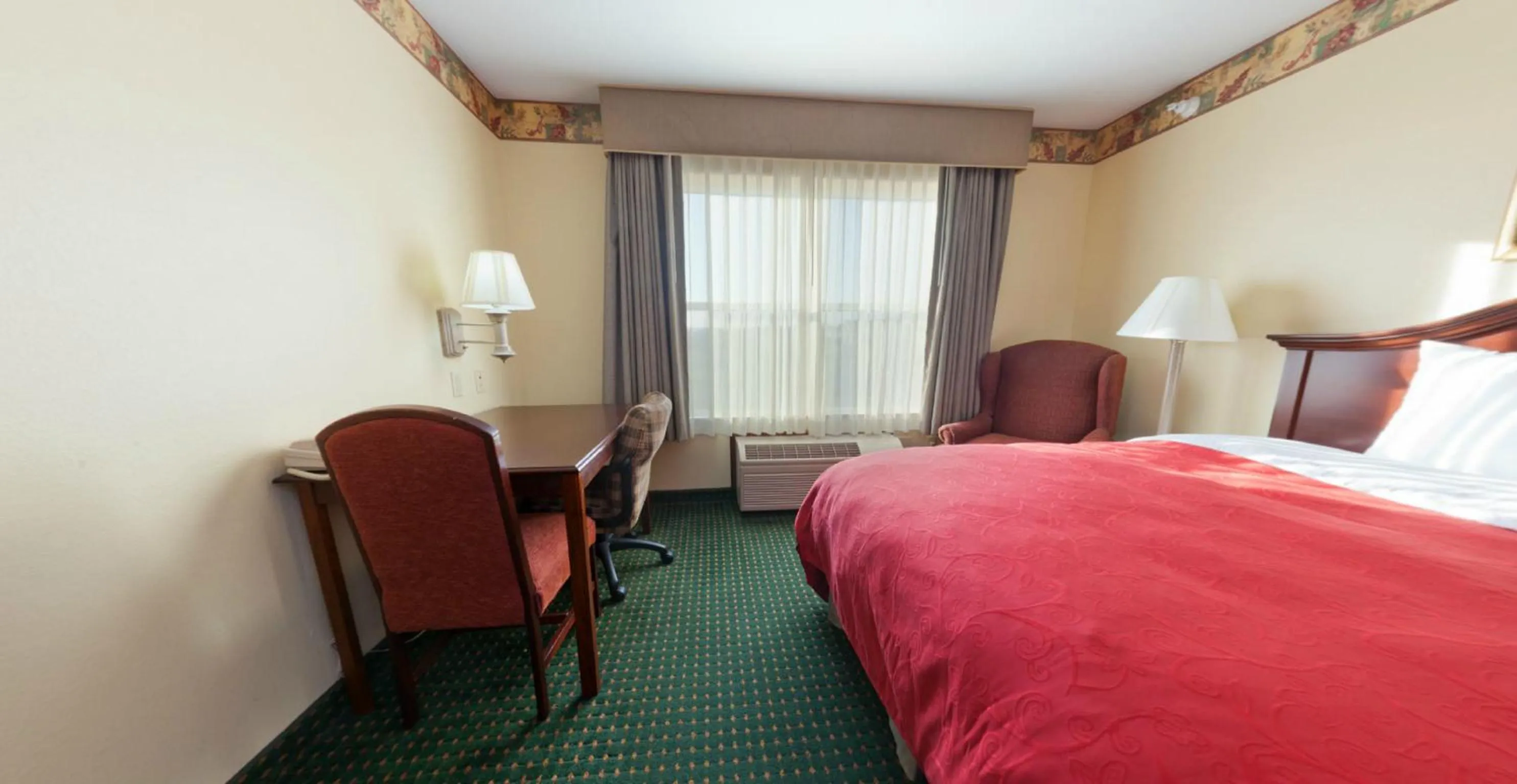 Bed in Country Inn & Suites by Radisson, Elkhart North, IN