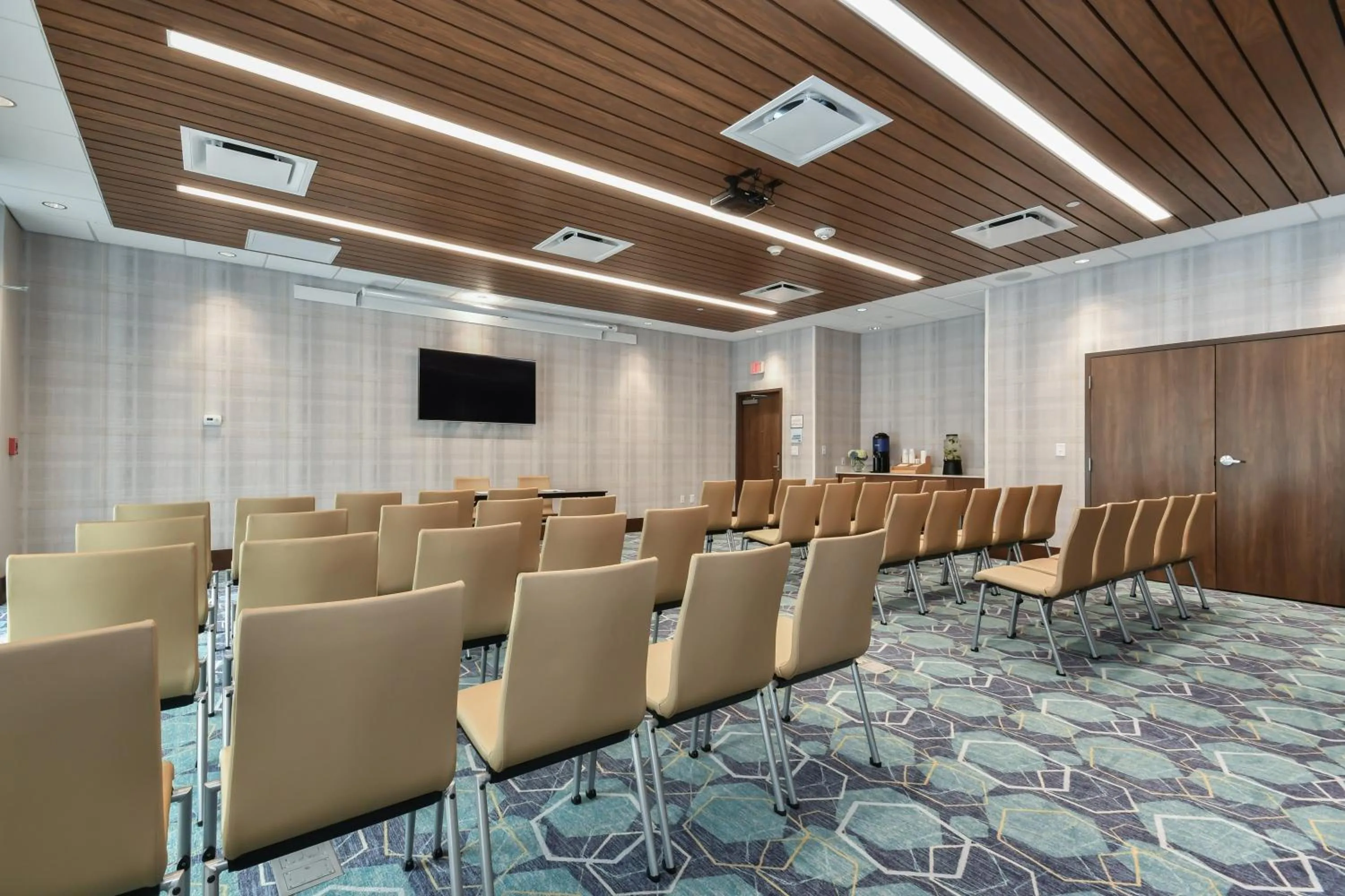 Meeting/conference room in Holiday Inn Express & Suites Charlotte - Ballantyne by IHG