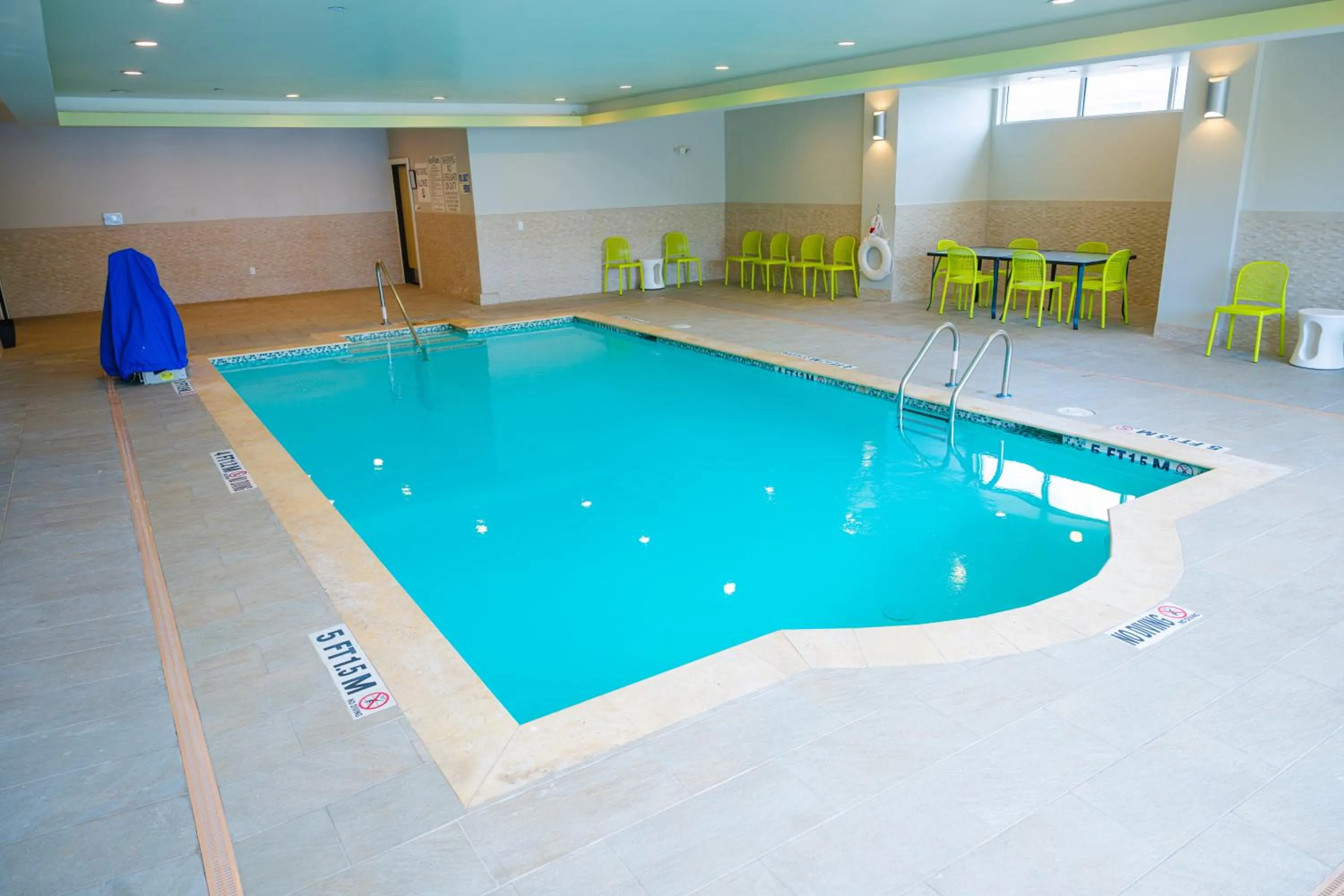 Swimming pool in Holiday Inn & Suites Houston NW - Willowbrook by IHG