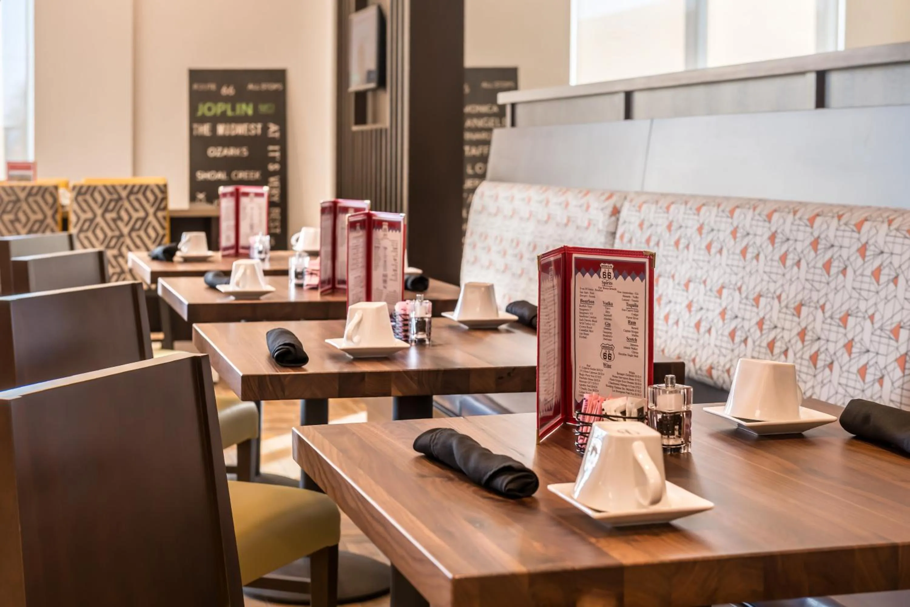 Restaurant/places to eat in Holiday Inn Joplin by IHG