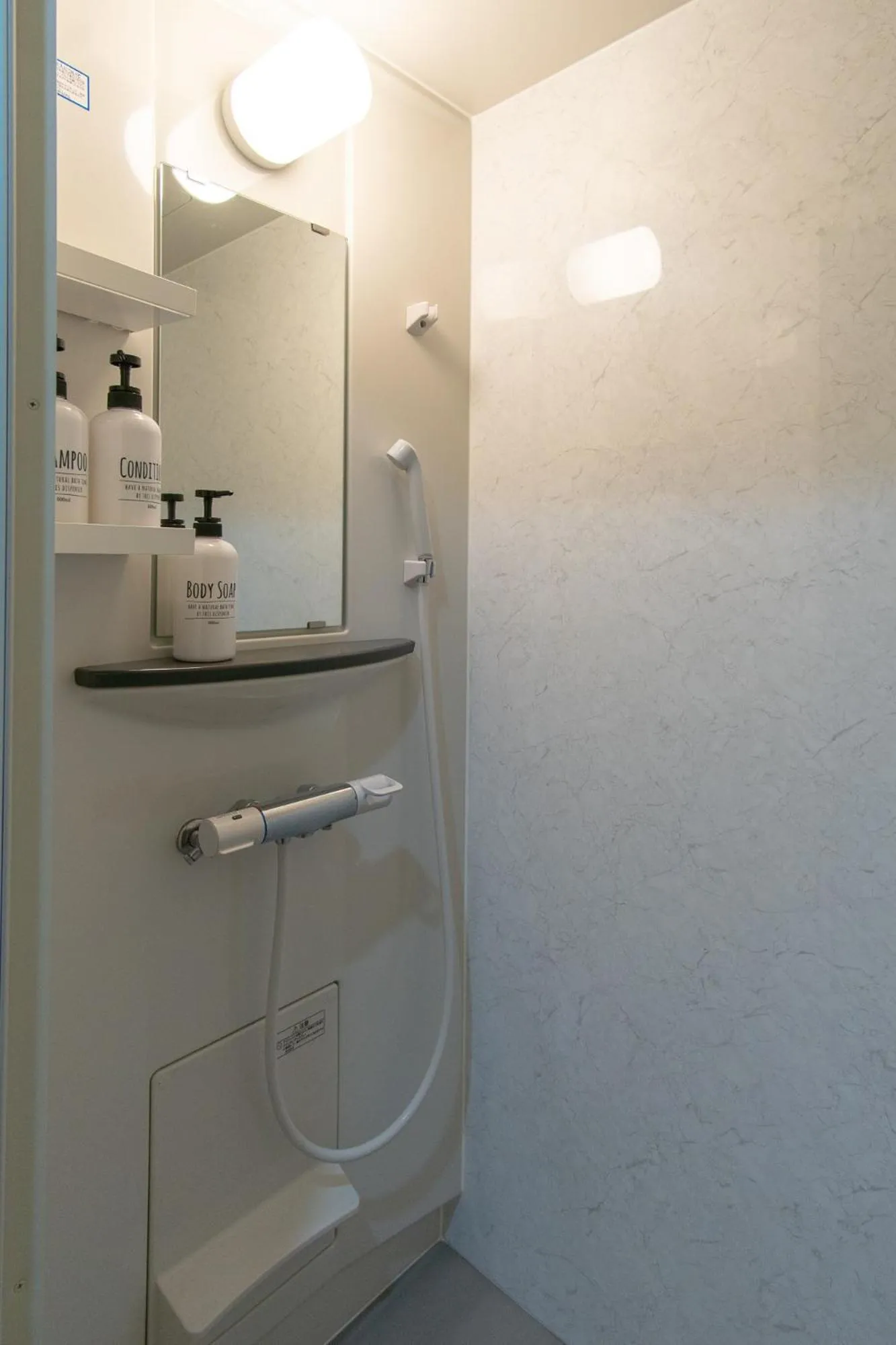 Shower in HOSTEL MICHIKUSA-YA