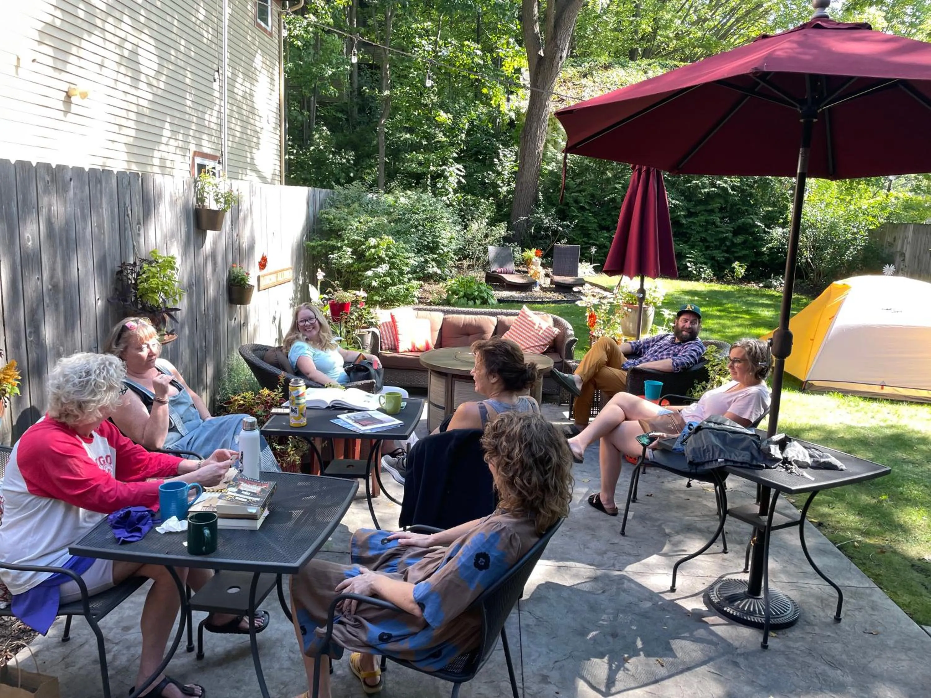 Patio in Twin Oaks Inn
