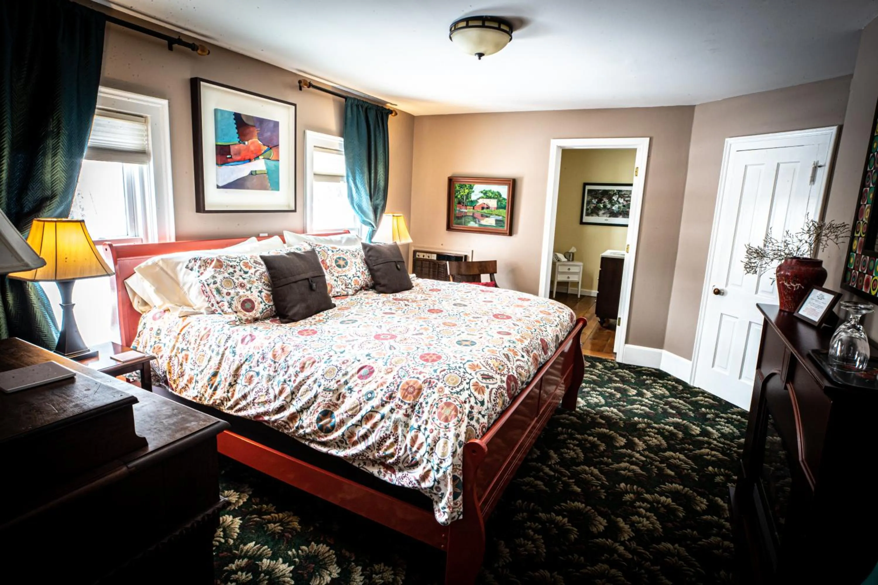 Bed in Twin Oaks Inn