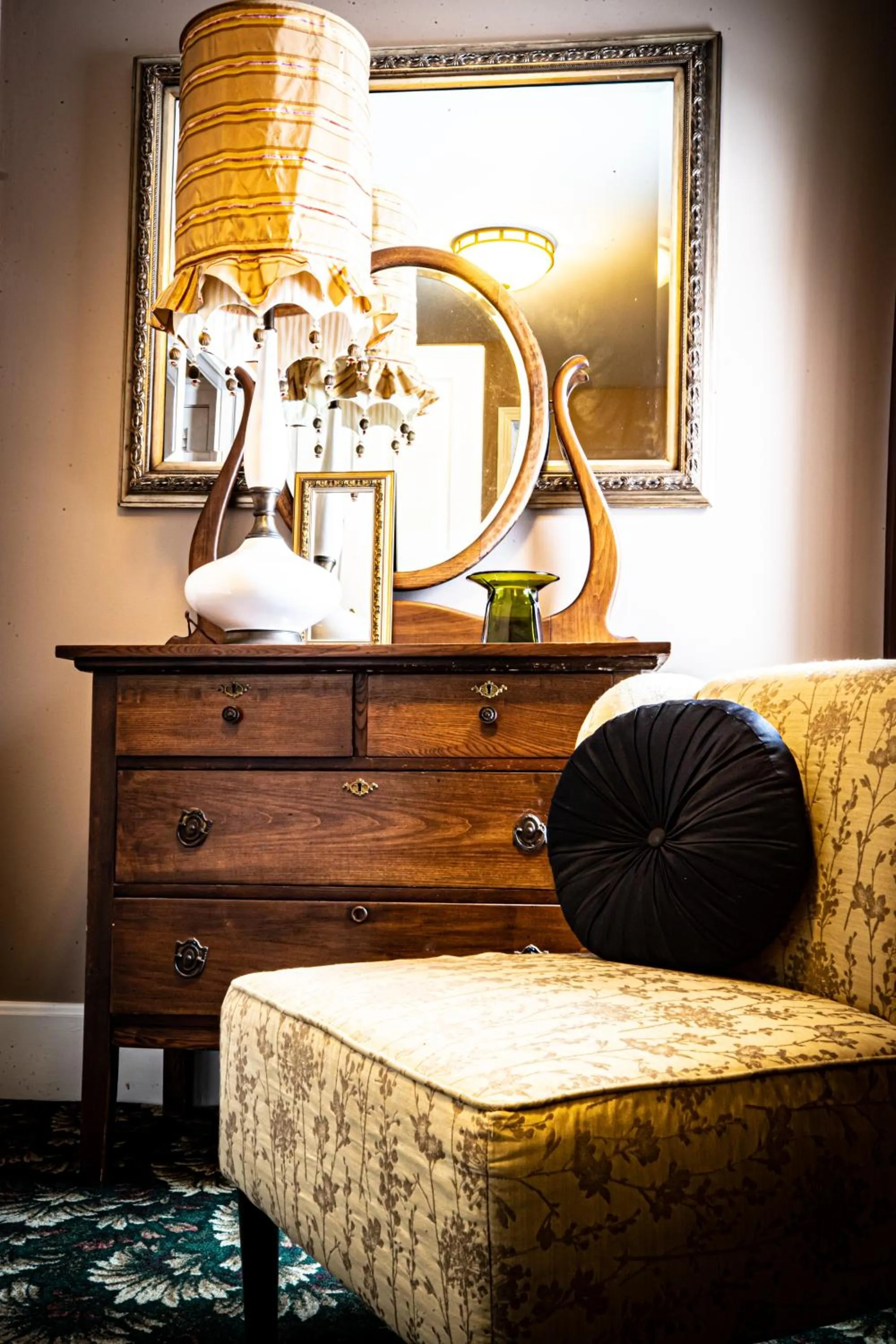 Seating area in Twin Oaks Inn
