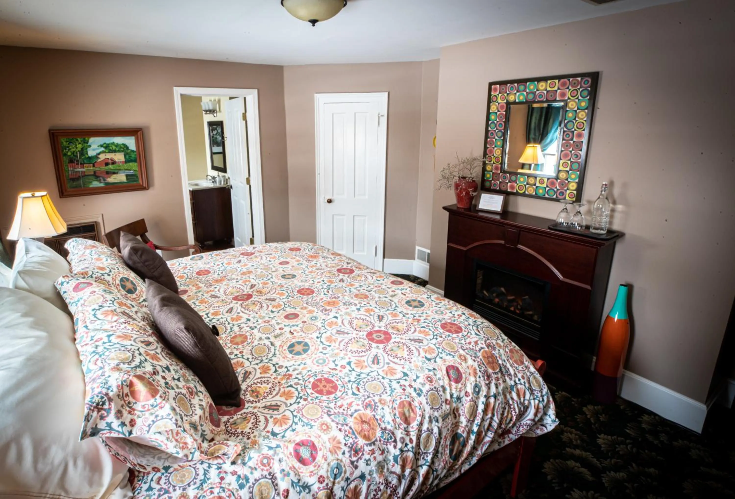 Bed in Twin Oaks Inn