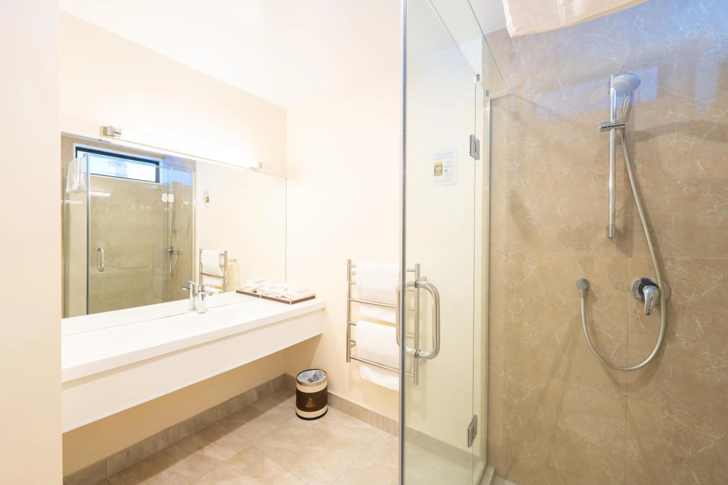 Shower in Auckland Newmarket Motel