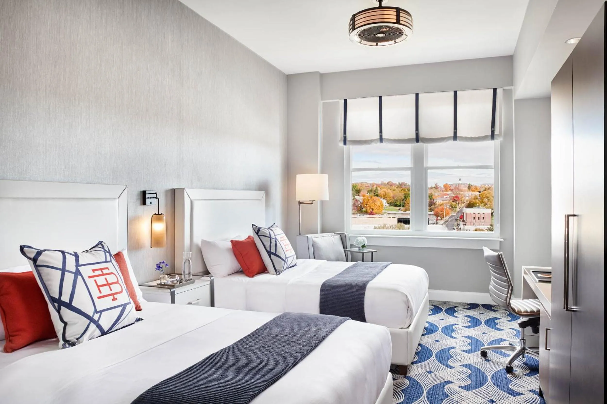 Photo of the whole room, Bed in The Bristol Hotel