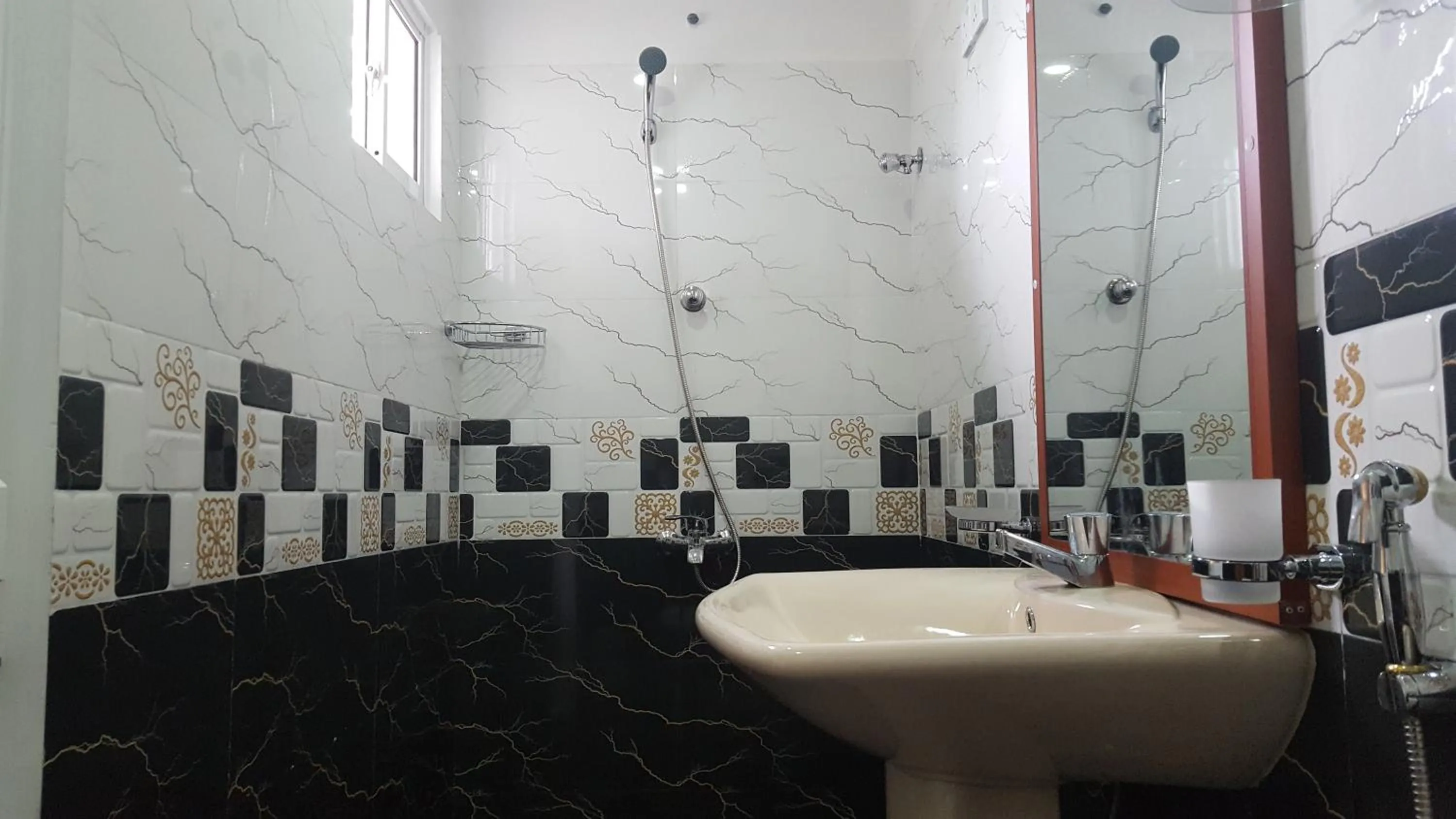 Shower in Ella Nature Life Guest & Resturant