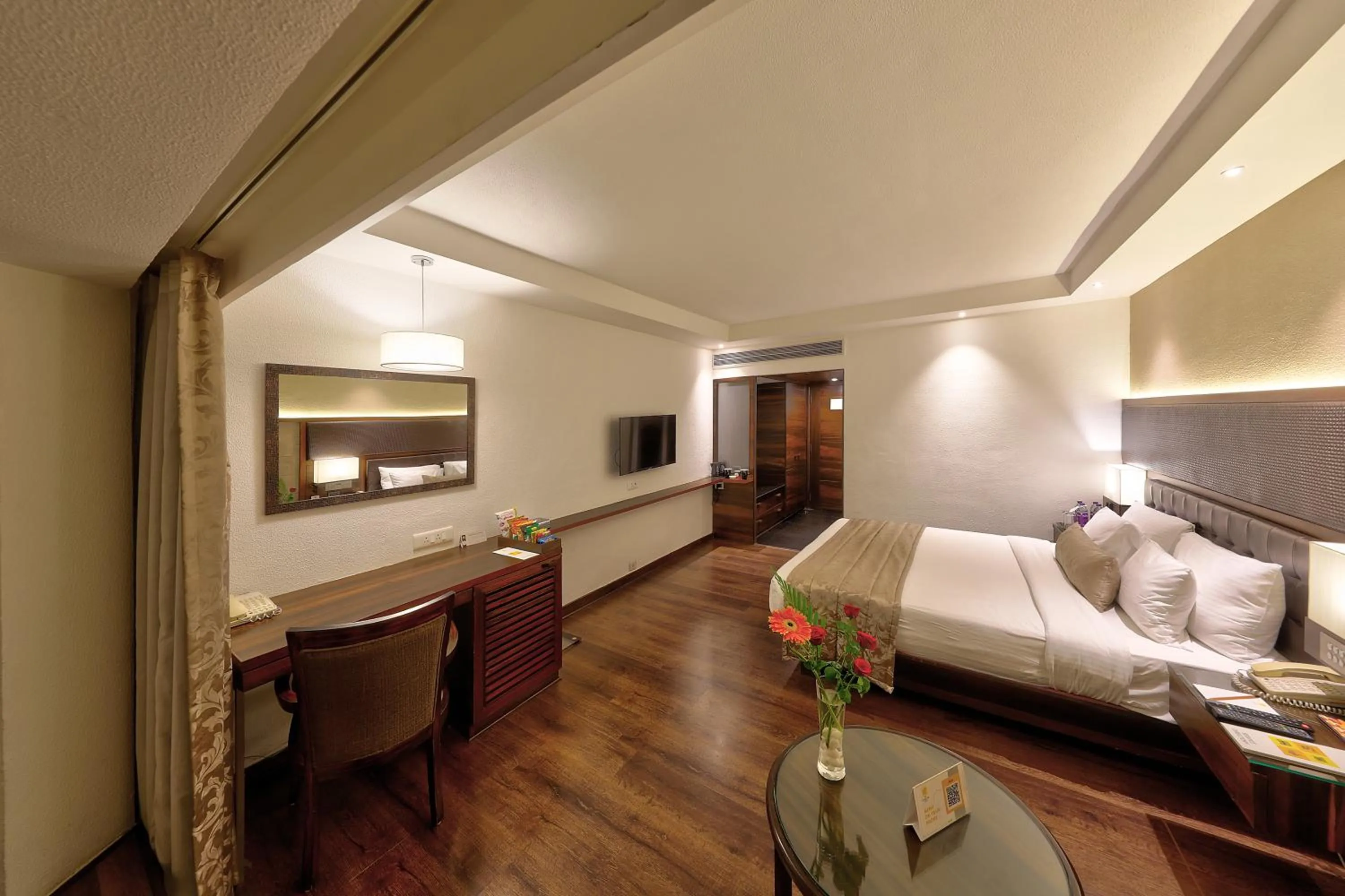 Photo of the whole room, Bed in The Central Park