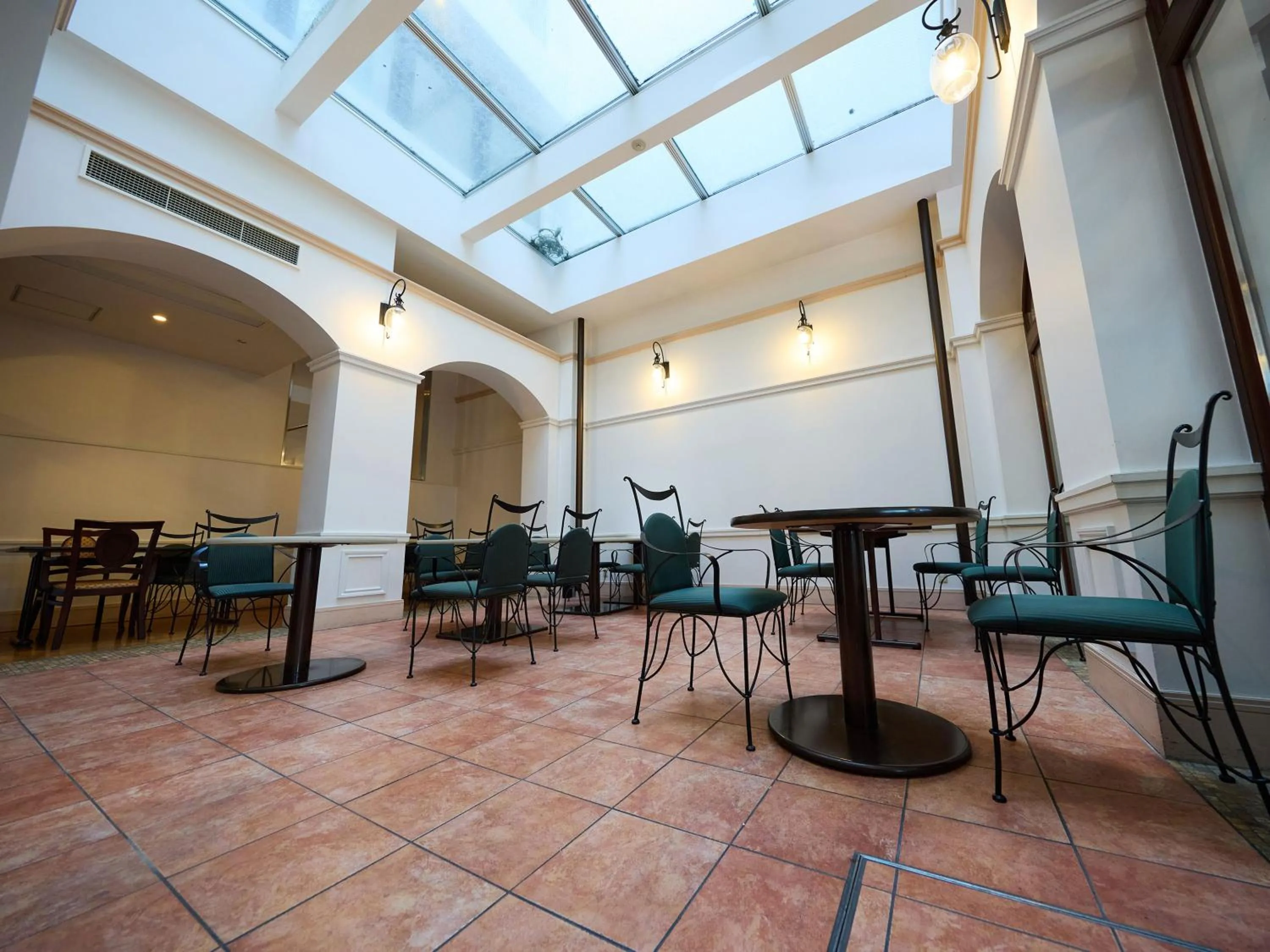 Restaurant/places to eat in Nikko Station Hotel Classic