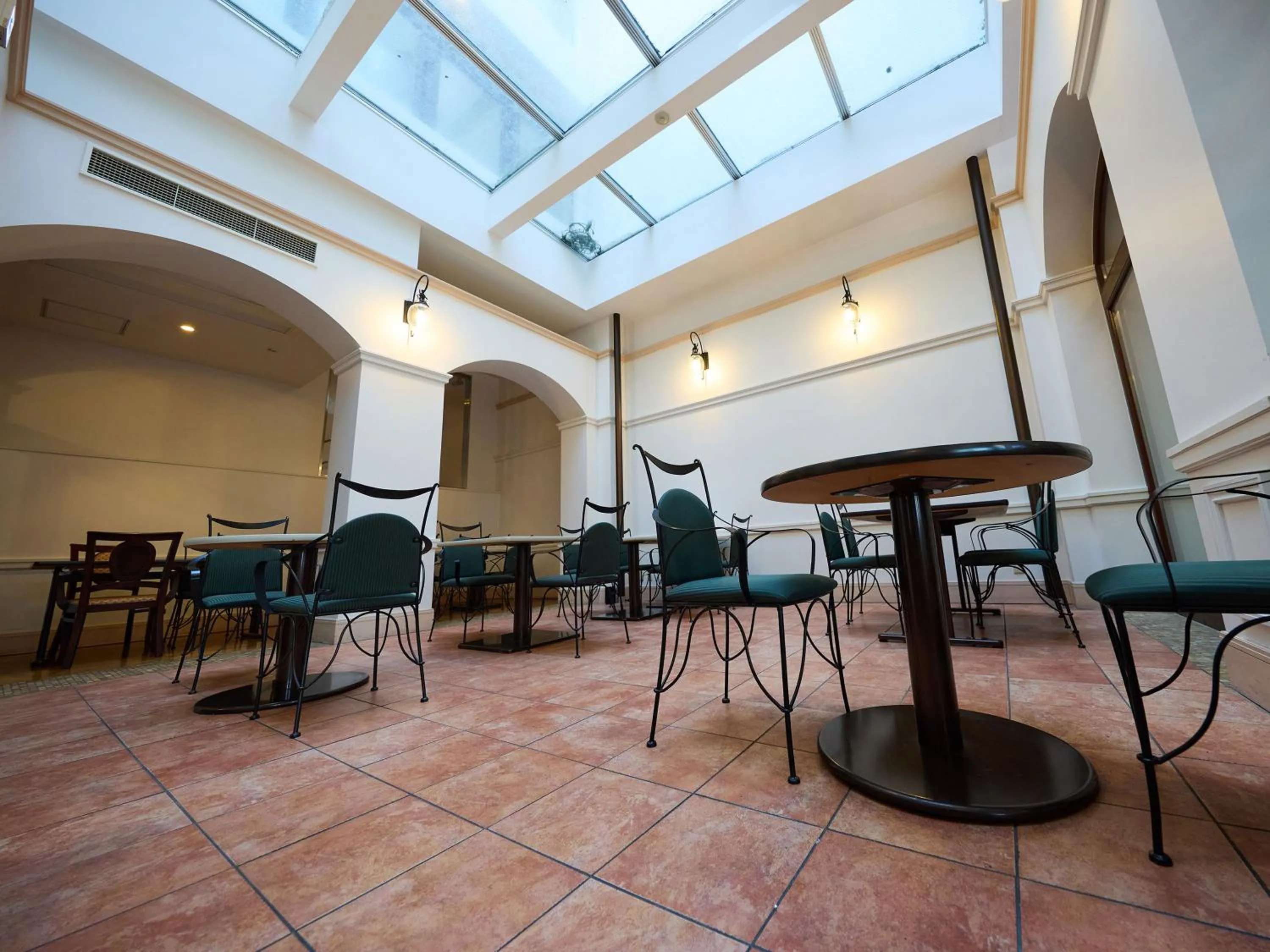 Restaurant/places to eat in Nikko Station Hotel Classic