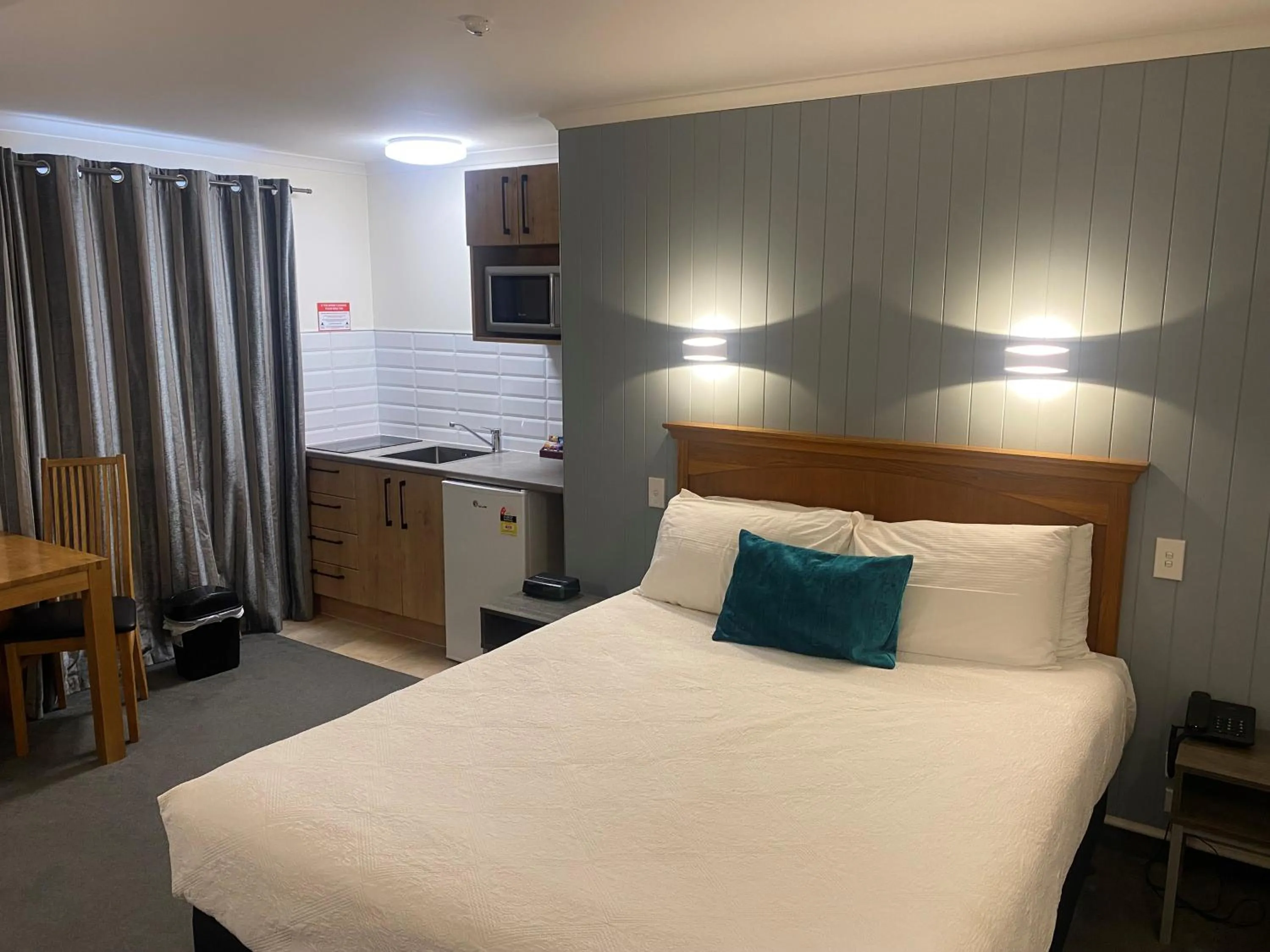 Bedroom, Bed in City Suites