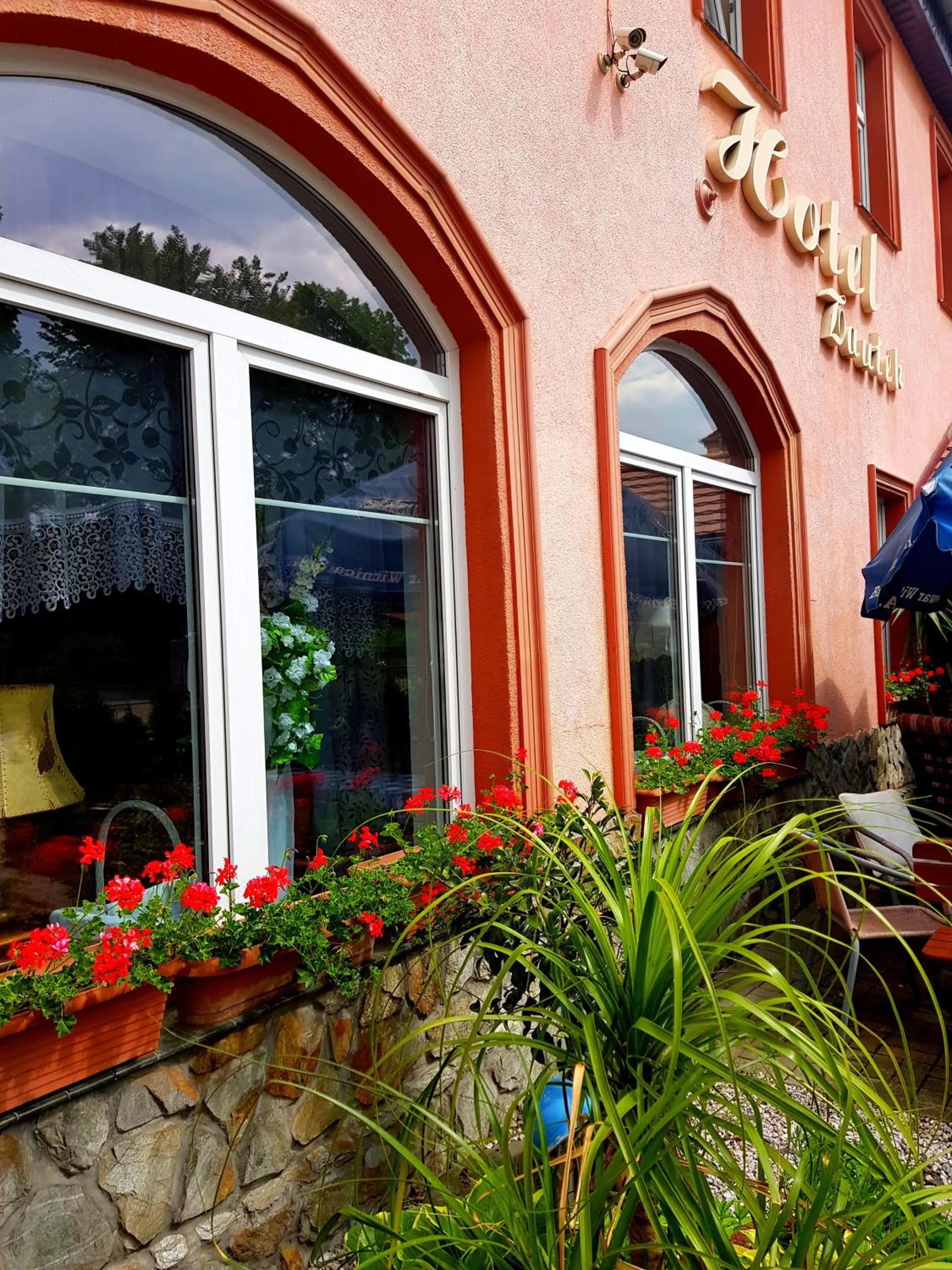 HOTEL "ZAUŁEK" Spółka Cywilna Zbigniew Świderski, Elżbieta Świderska