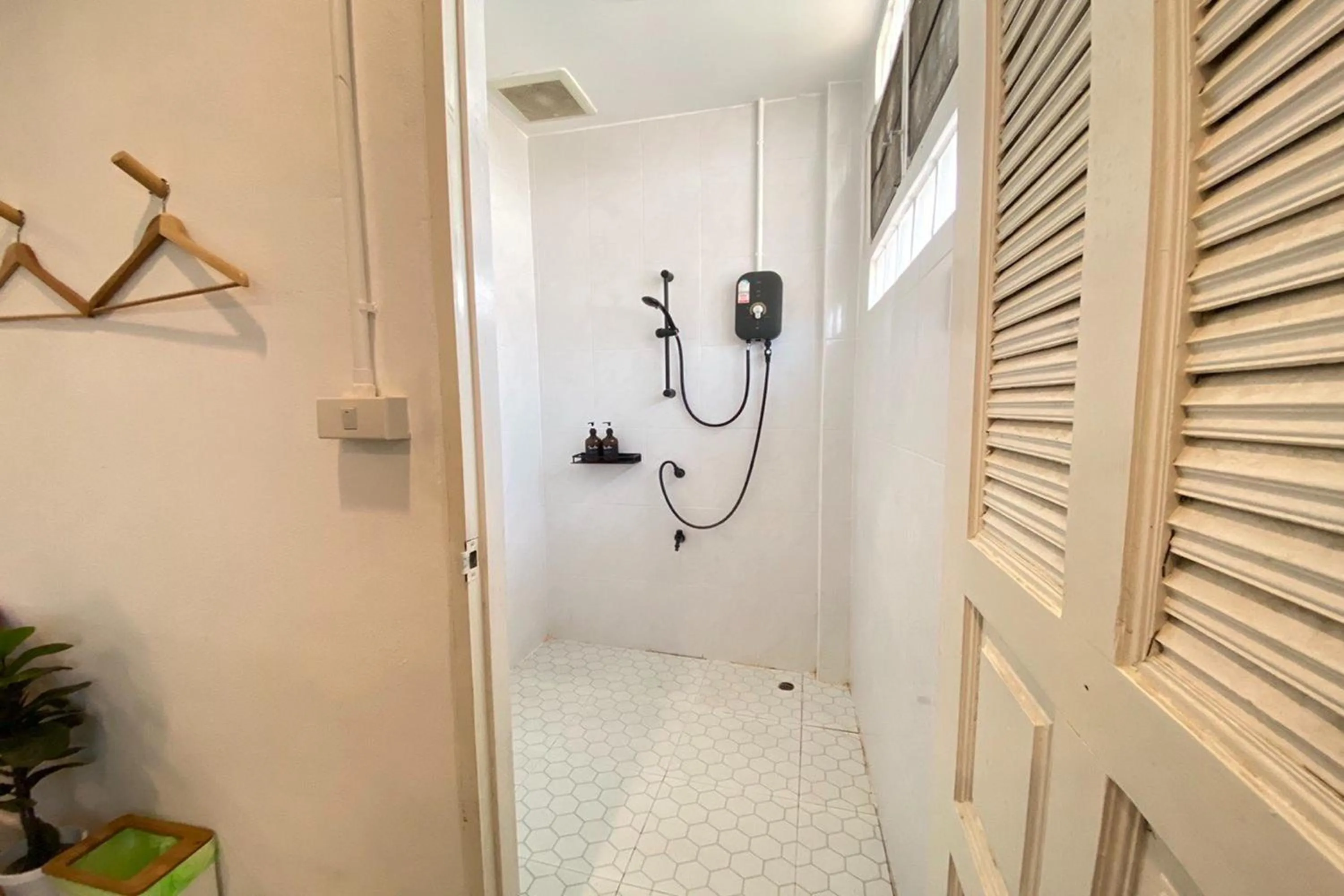 Bathroom in Yindee Travellers Lodge