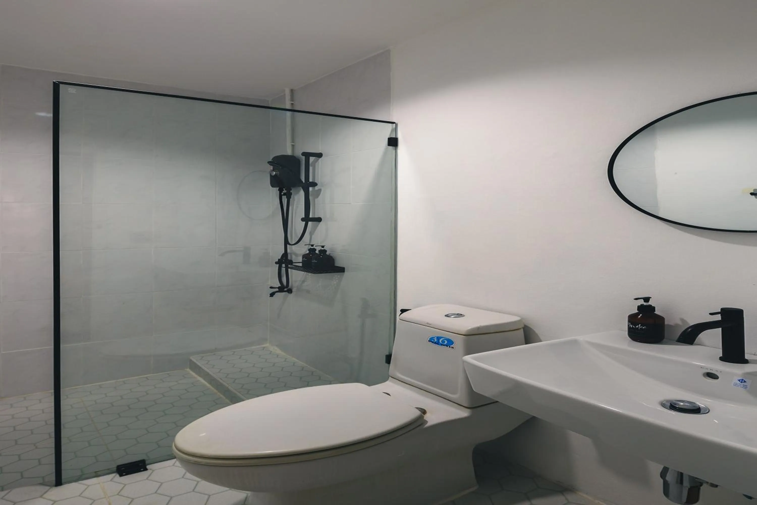 Bathroom in Yindee Travellers Lodge