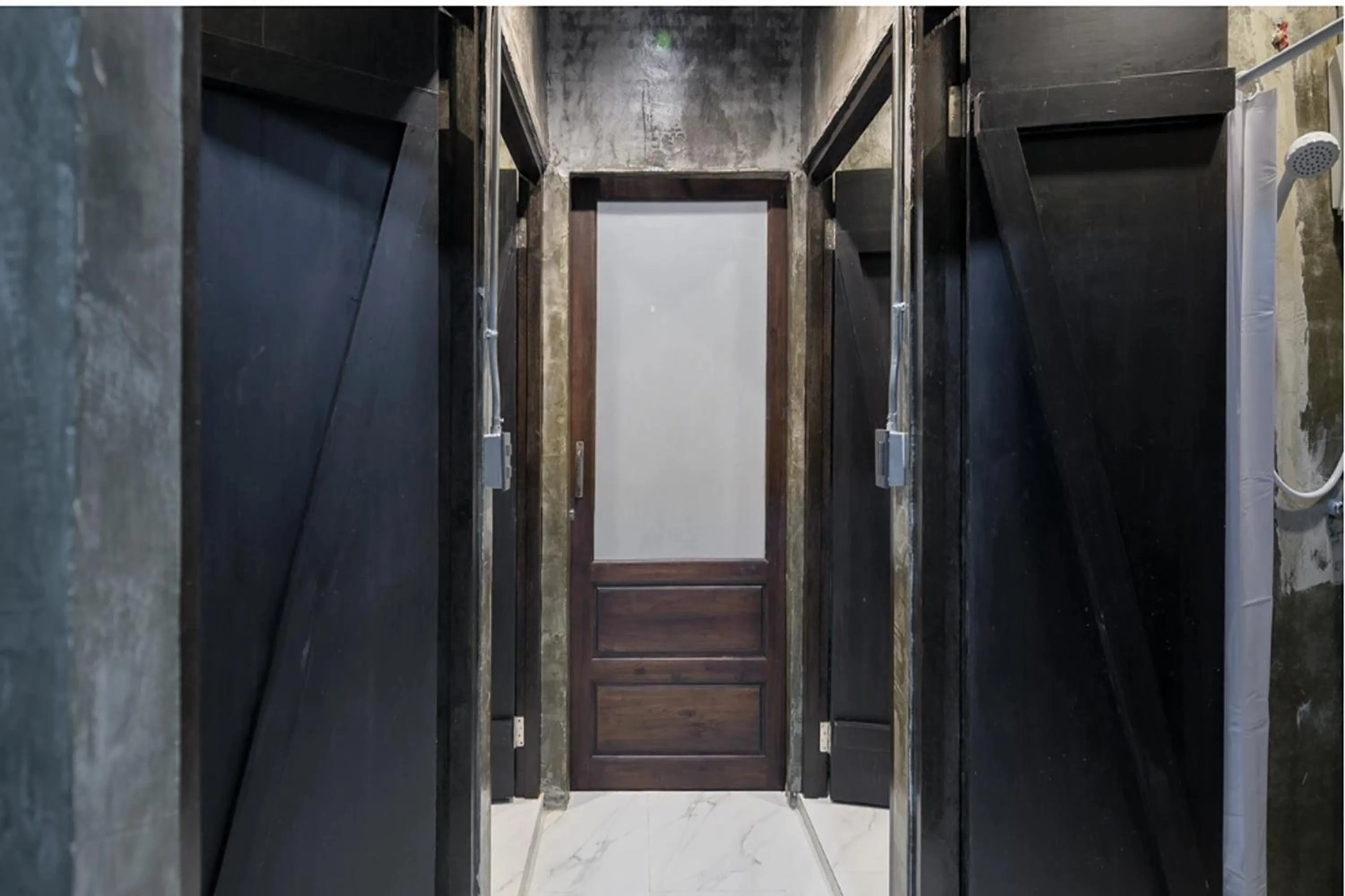 Property building in Yindee Travellers Lodge