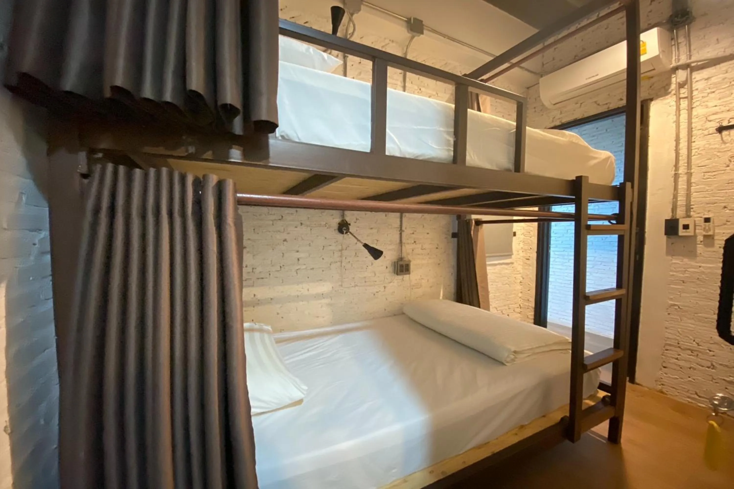 Bed in Yindee Travellers Lodge