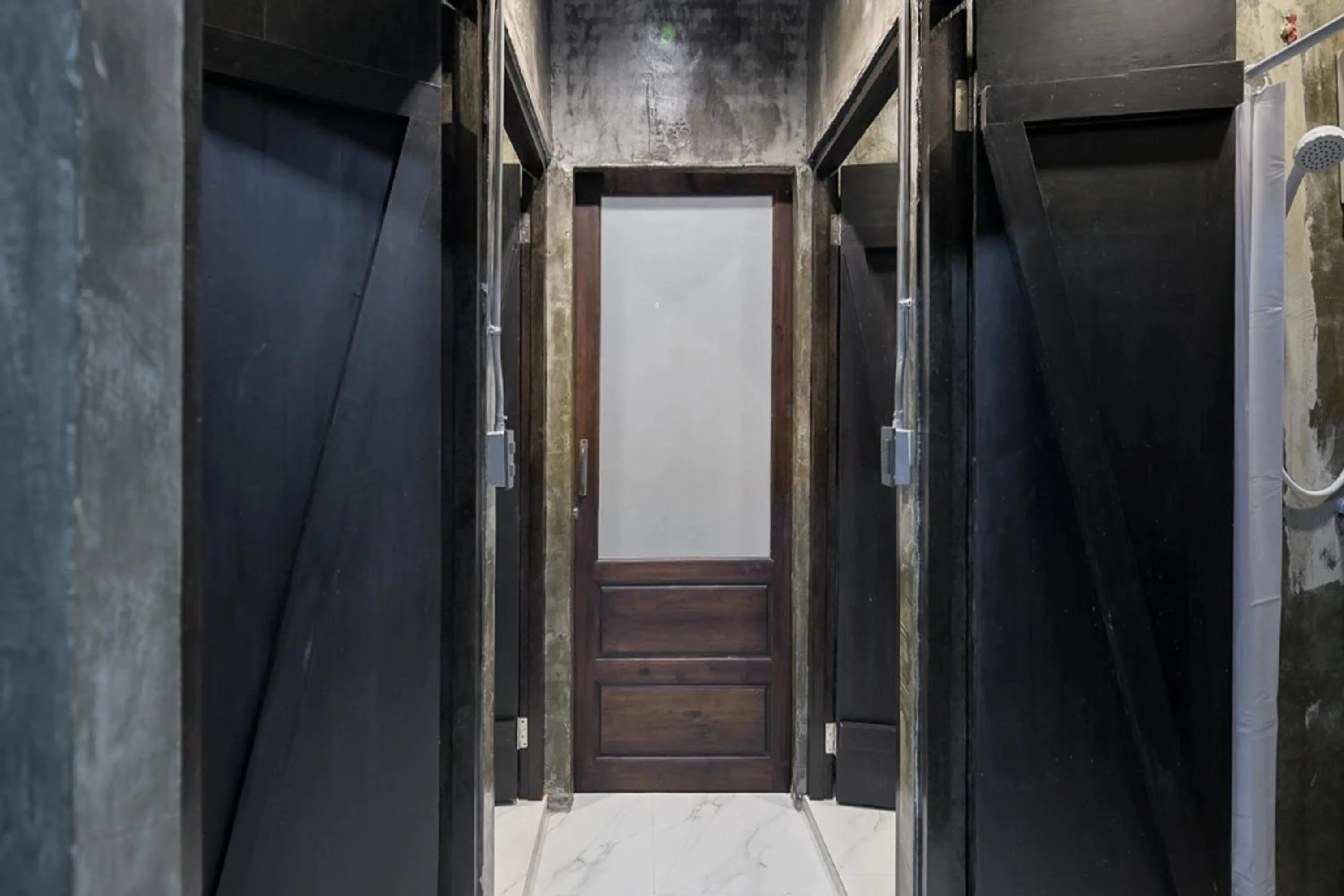 Property building in Yindee Travellers Lodge