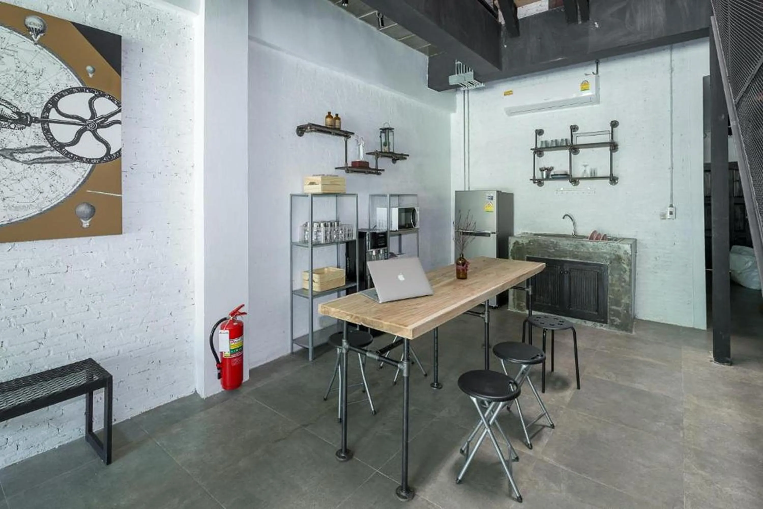 Seating area in Yindee Travellers Lodge