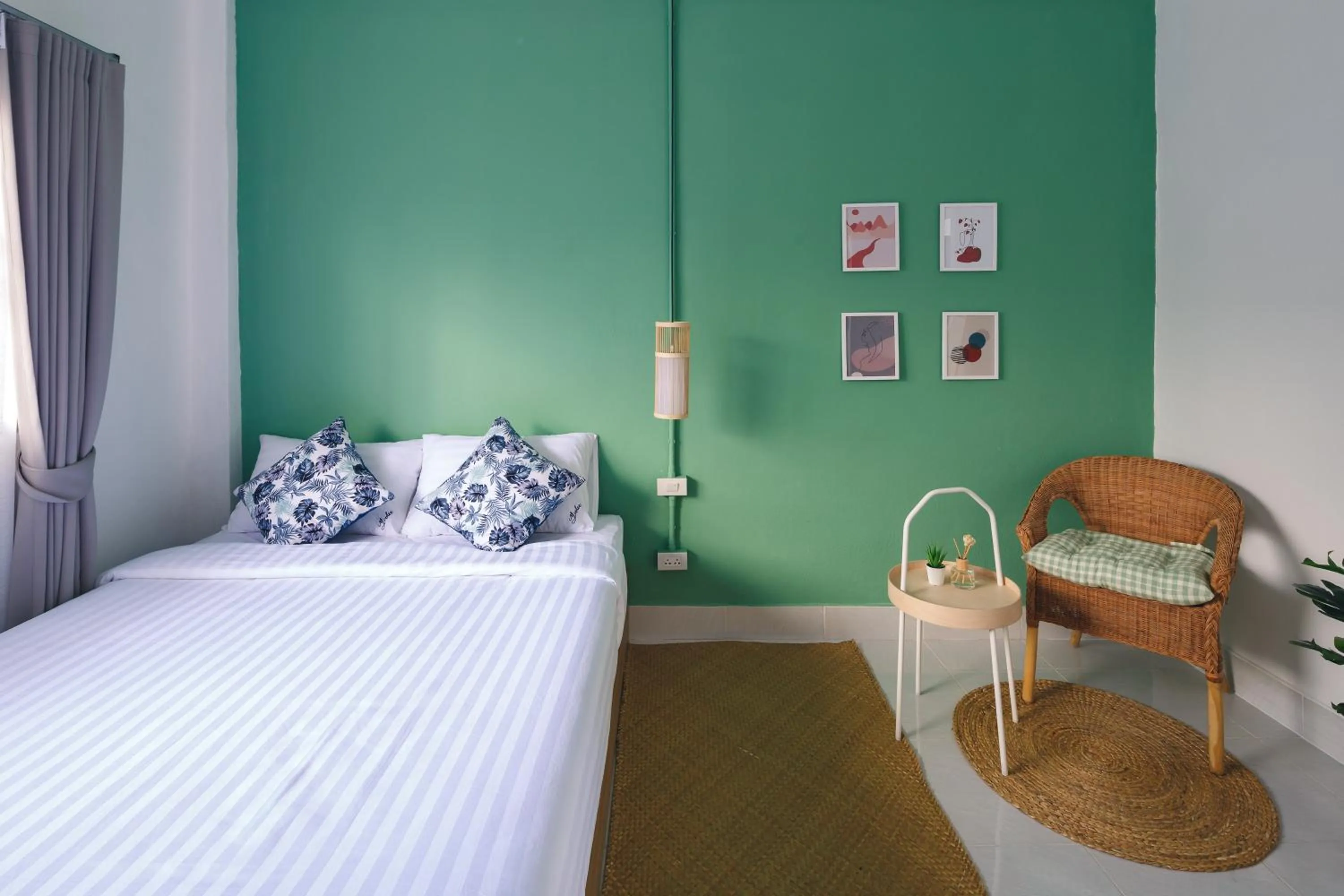 Bed in Yindee Travellers Lodge