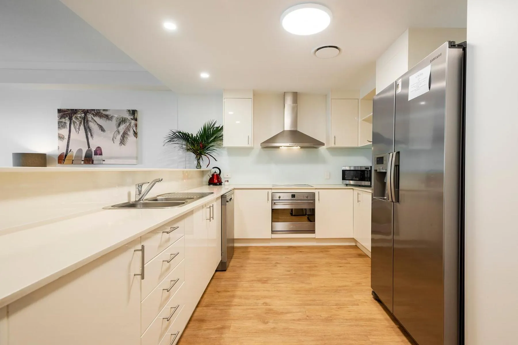 Kitchen or kitchenette in The Bay Apartments