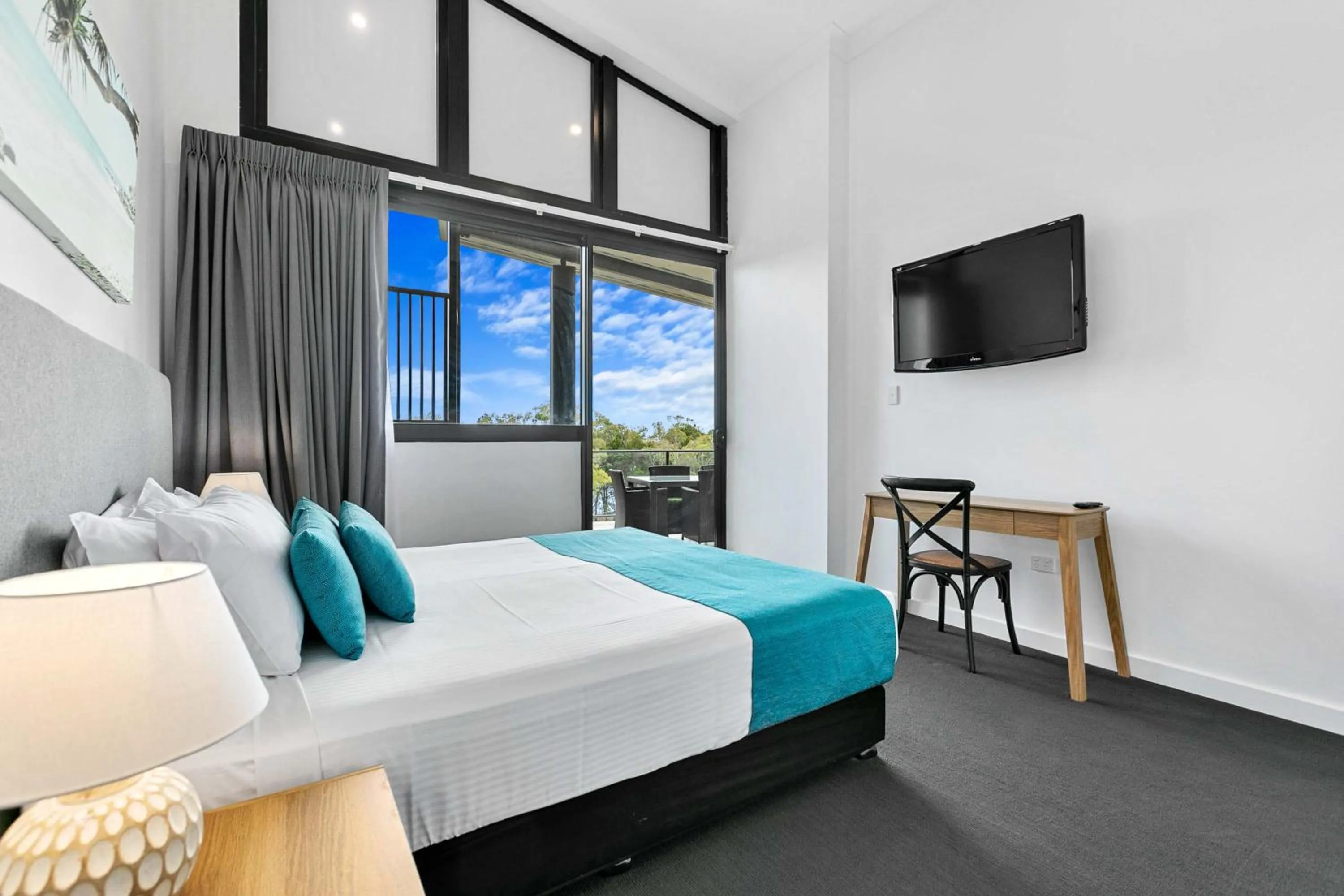 Bedroom, Bed in The Bay Apartments