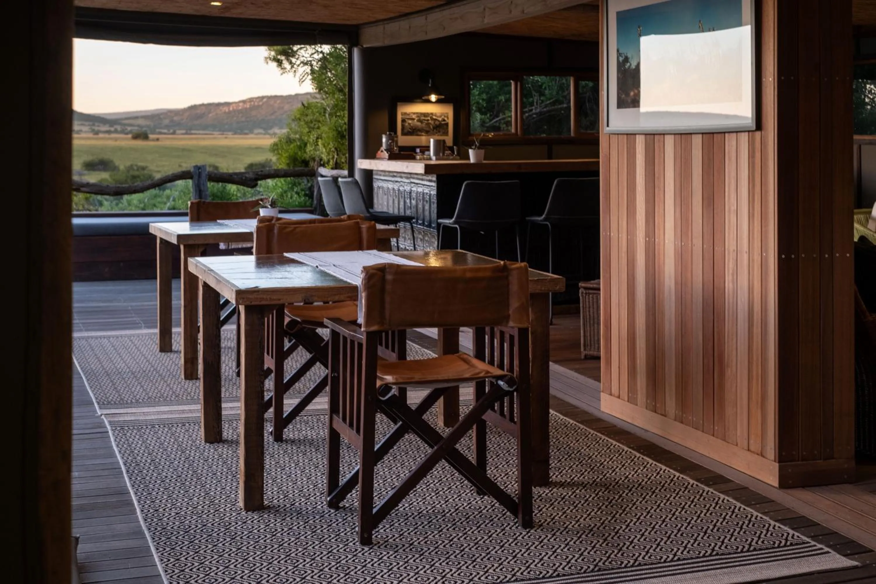 Dining area in HillsNek Safari Camp – Amakhala Game Reserve