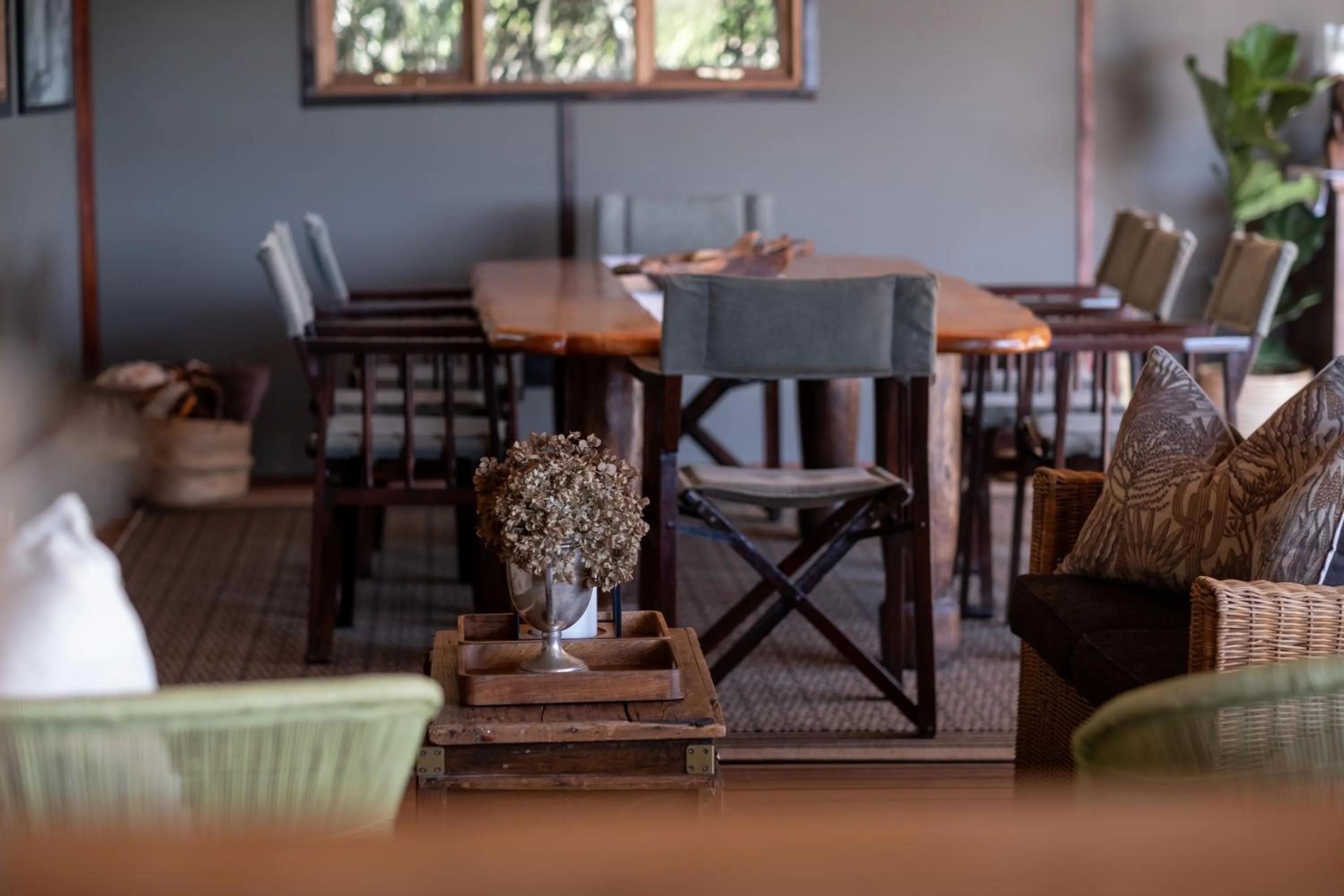 Dining area in HillsNek Safari Camp – Amakhala Game Reserve