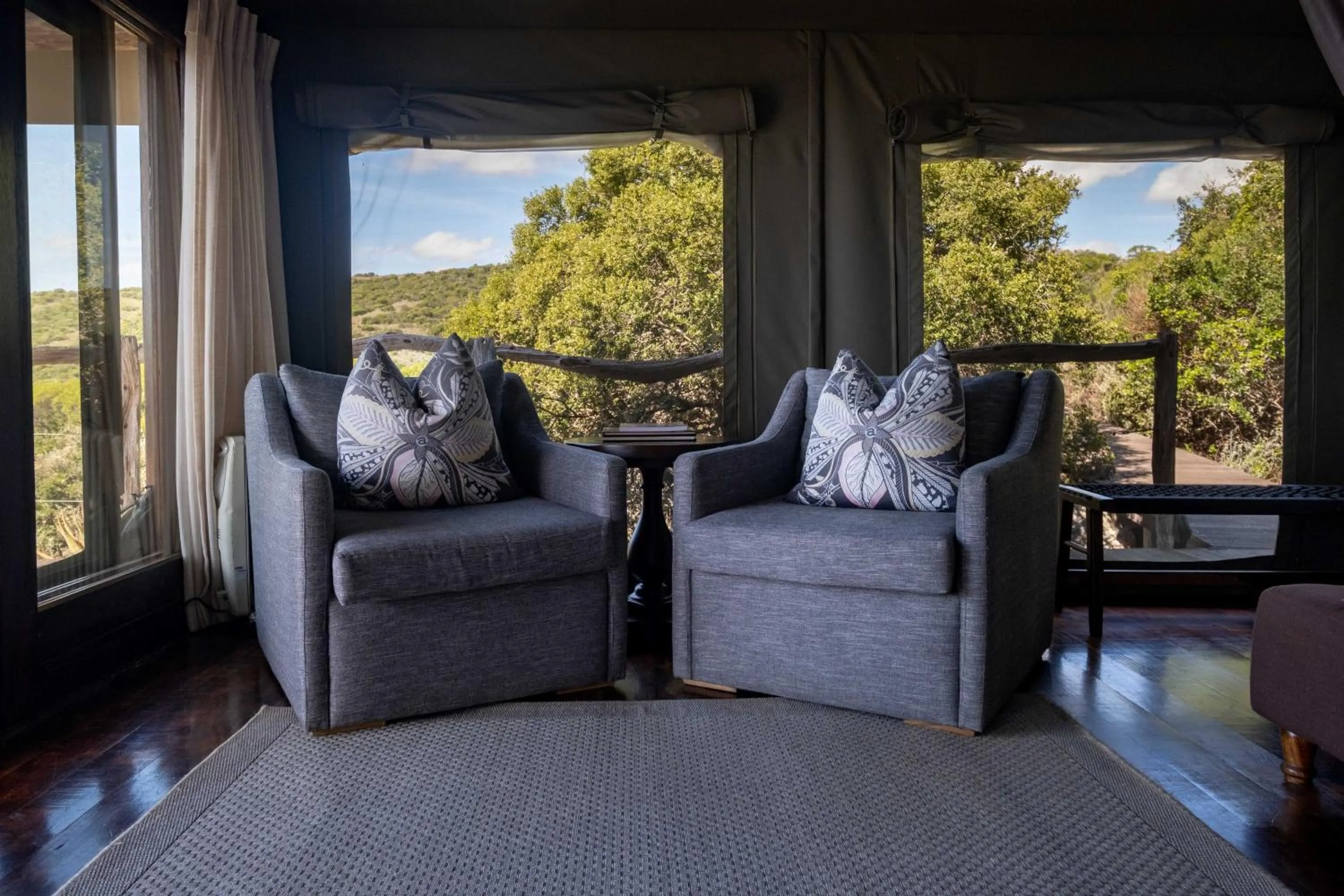 Bedroom in HillsNek Safari Camp – Amakhala Game Reserve