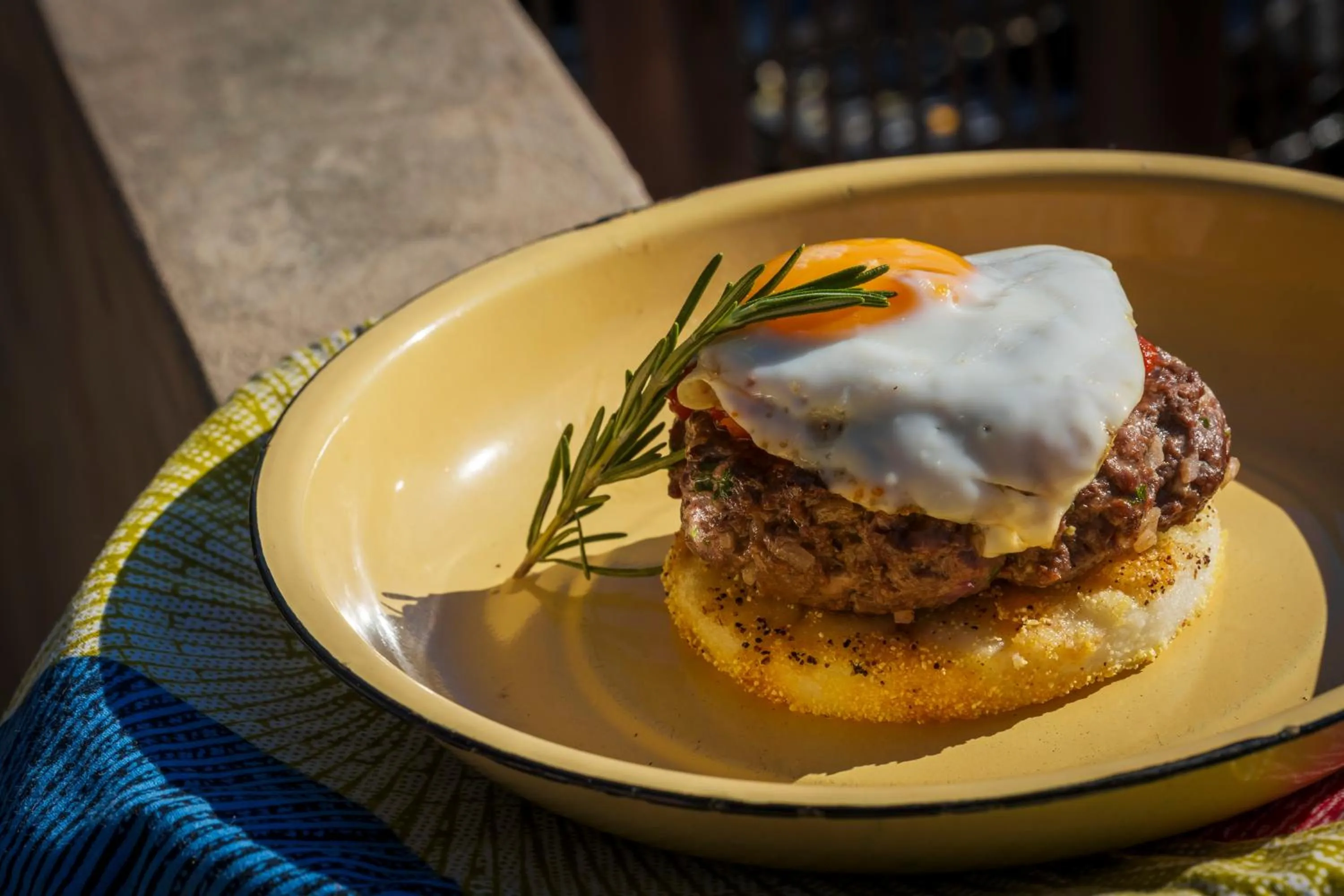 Breakfast in HillsNek Safari Camp – Amakhala Game Reserve