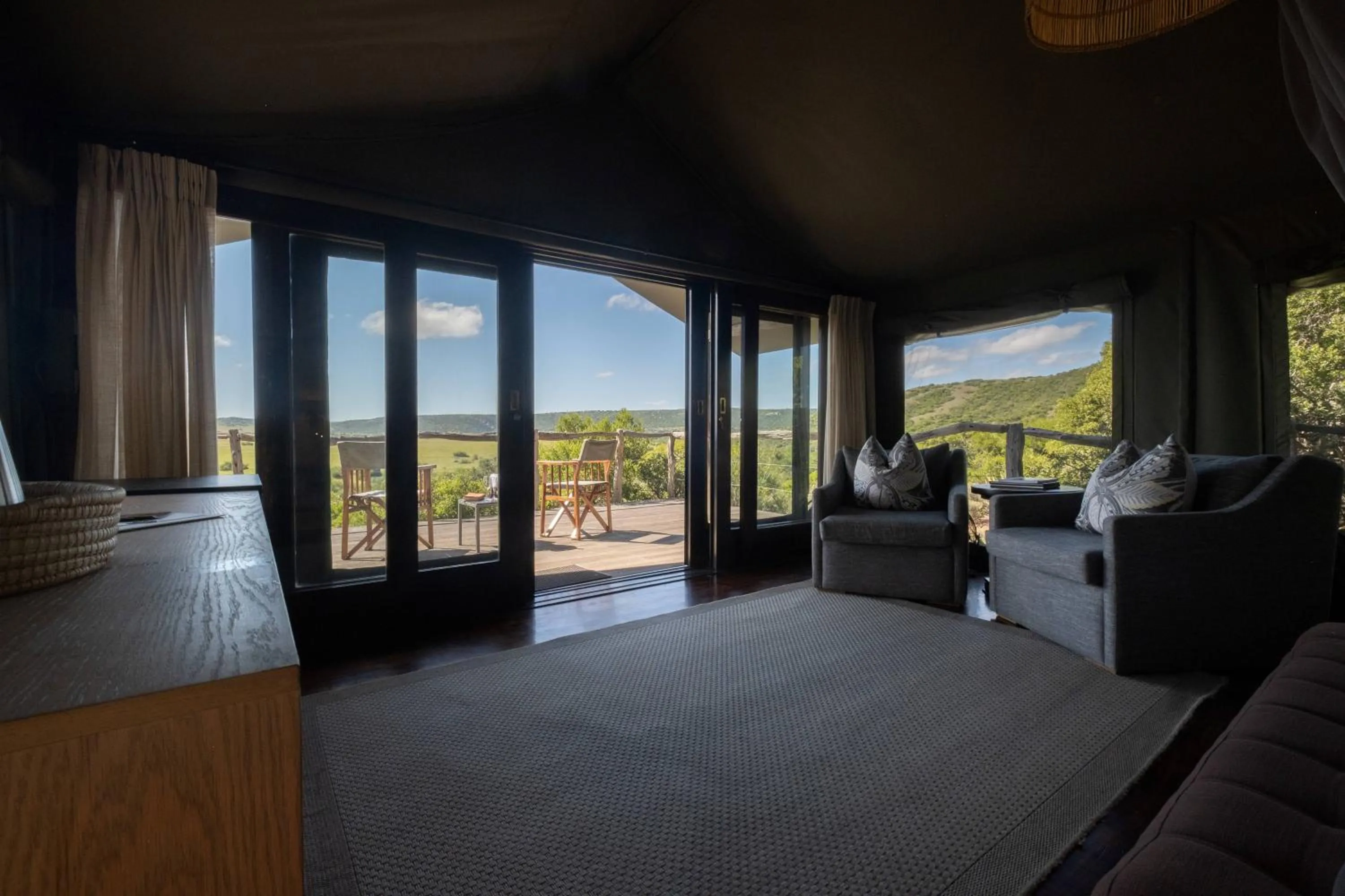 Bedroom in HillsNek Safari Camp – Amakhala Game Reserve