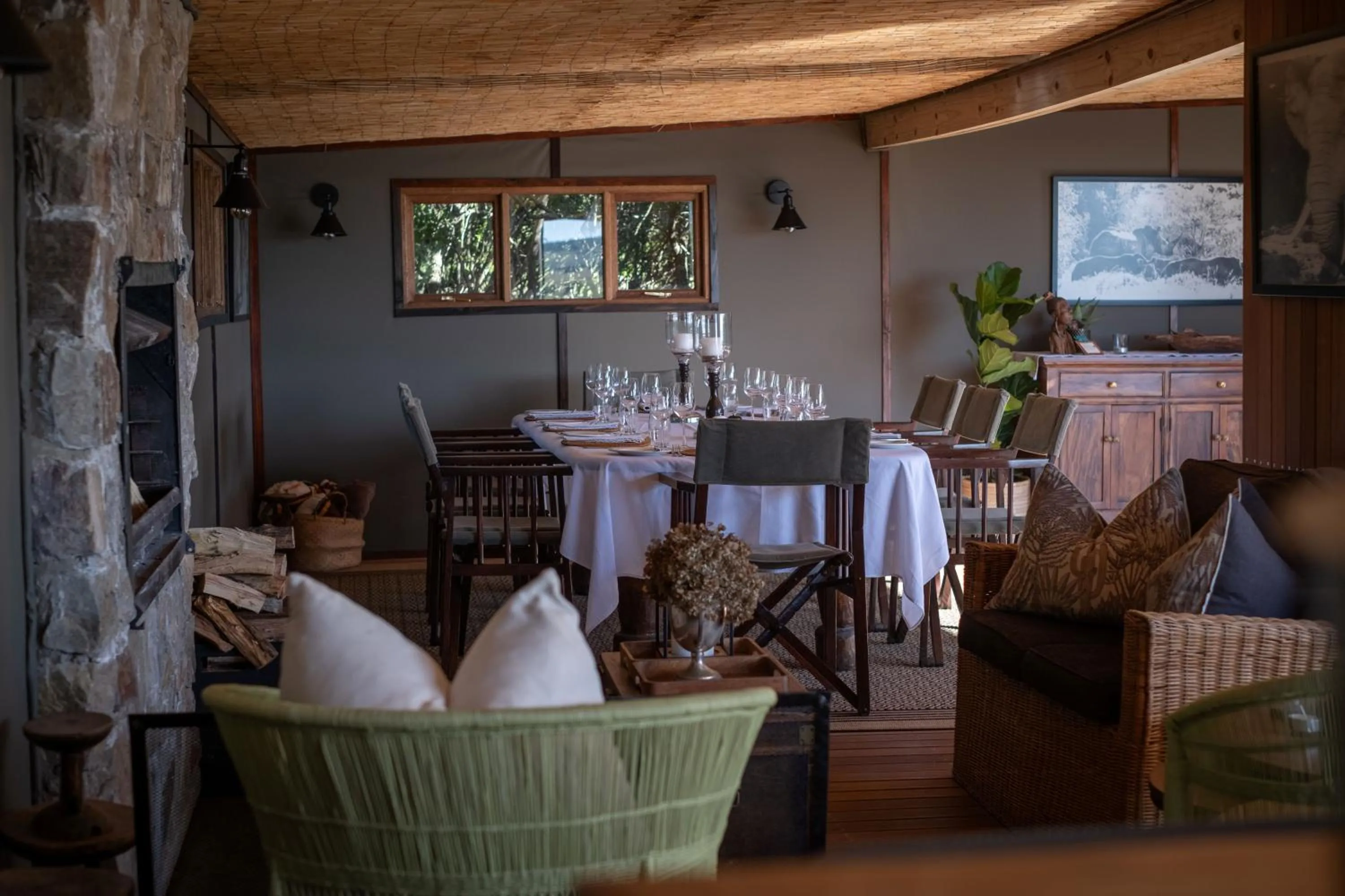 Dining area in HillsNek Safari Camp – Amakhala Game Reserve