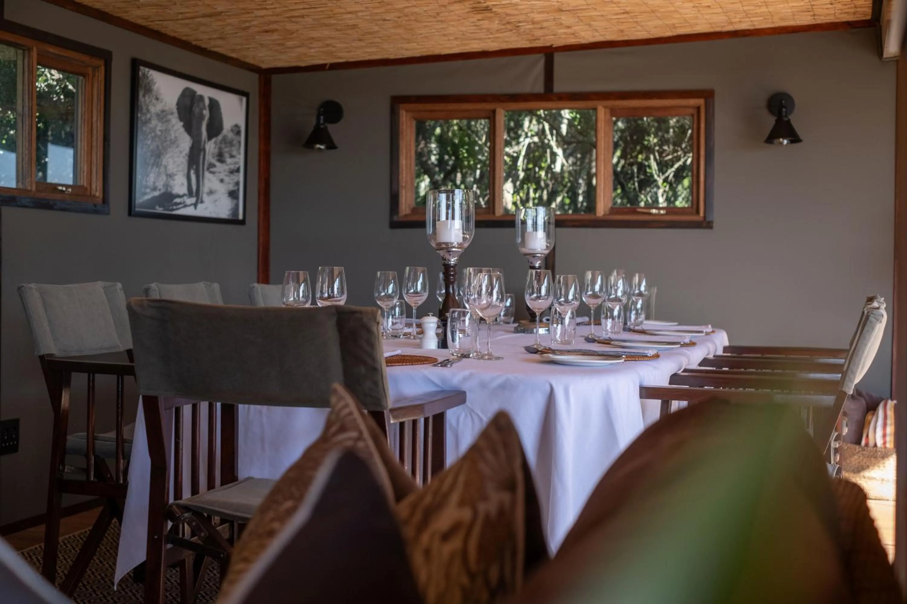 Dining area in HillsNek Safari Camp – Amakhala Game Reserve