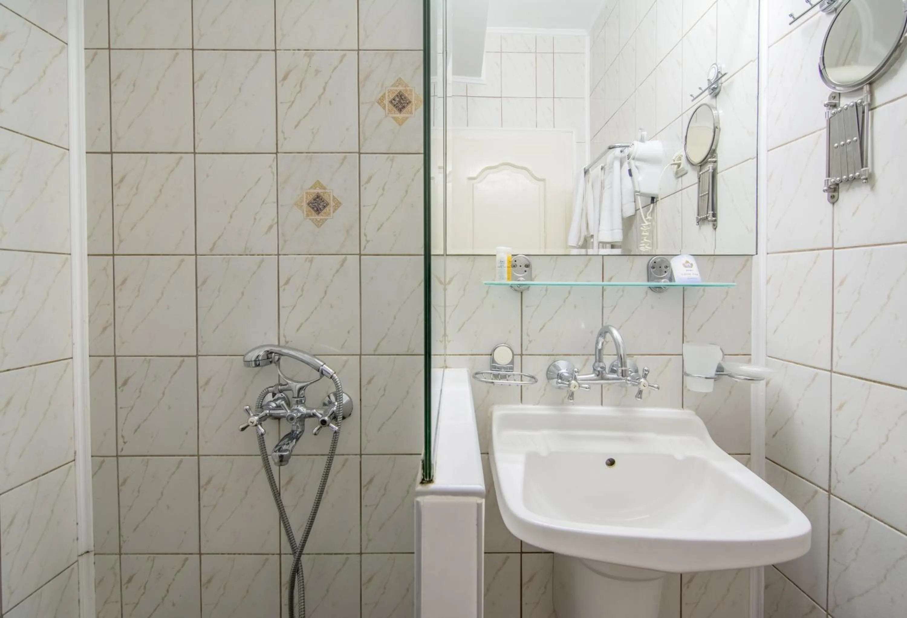 Shower in Hotel Villa List