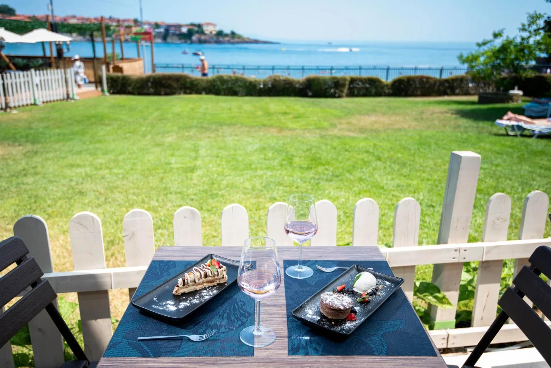 Restaurant/places to eat in Hotel Villa List