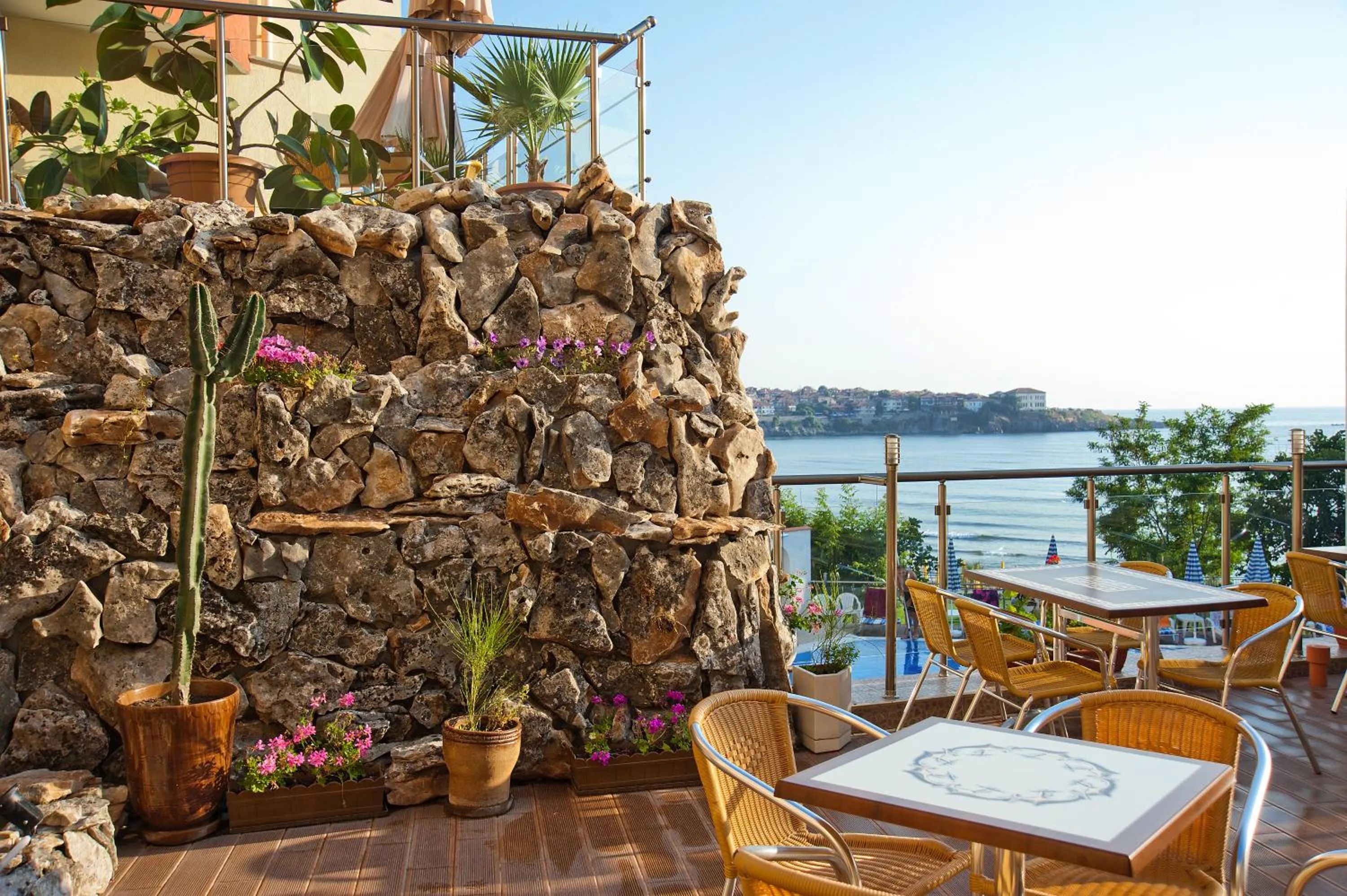 Restaurant/places to eat in Hotel Villa List